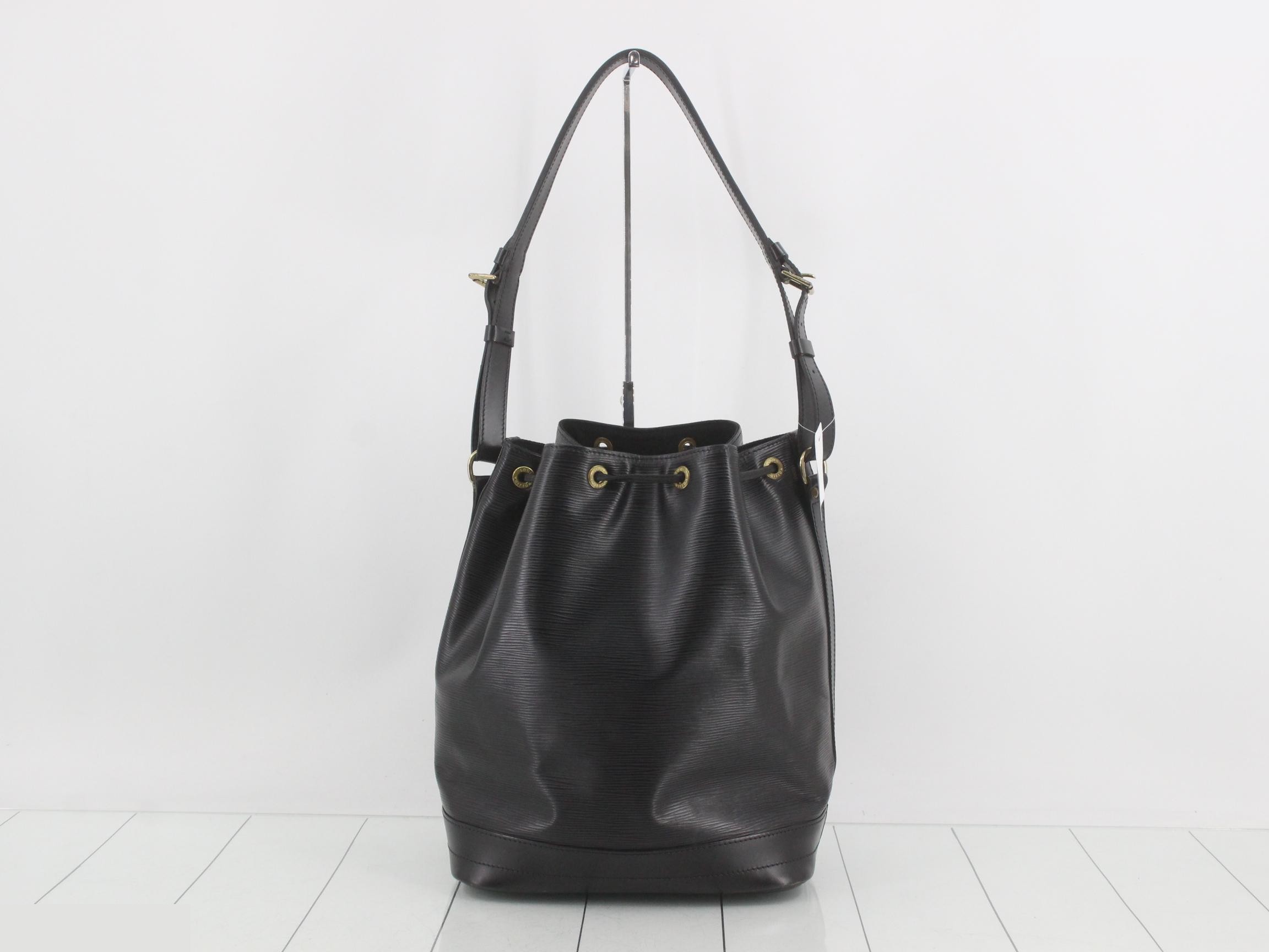 Noé Noir — view 2