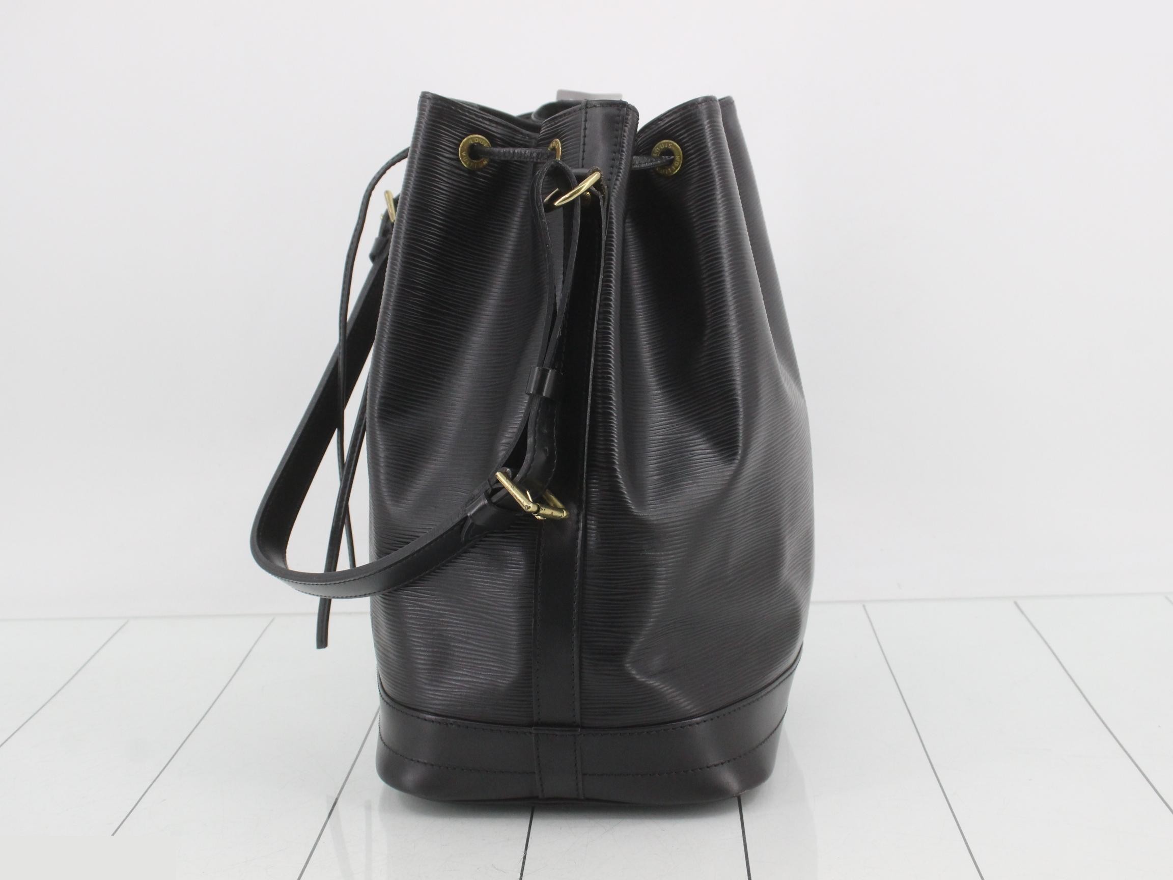 Noé Noir — view 3
