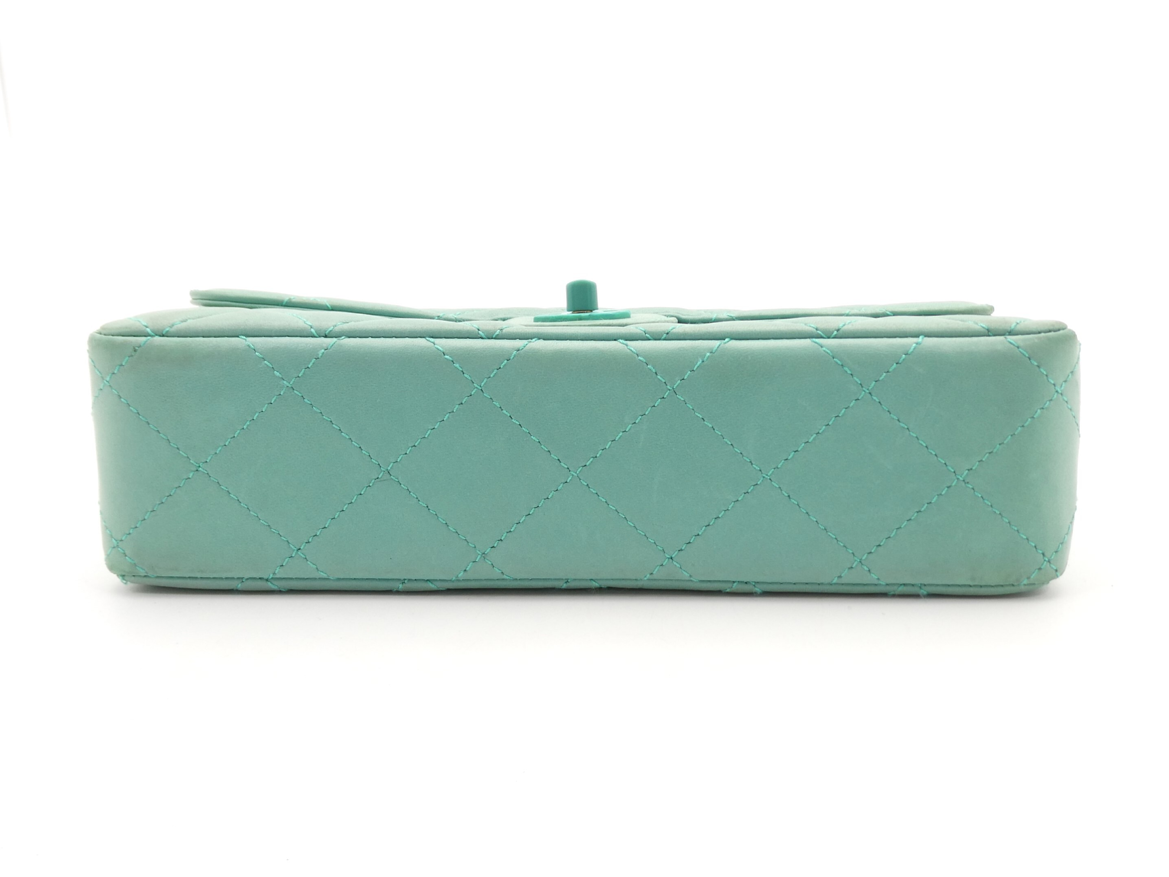 Matelassé Coco Mark Turnlock Chain Shoulder Bag — view 5
