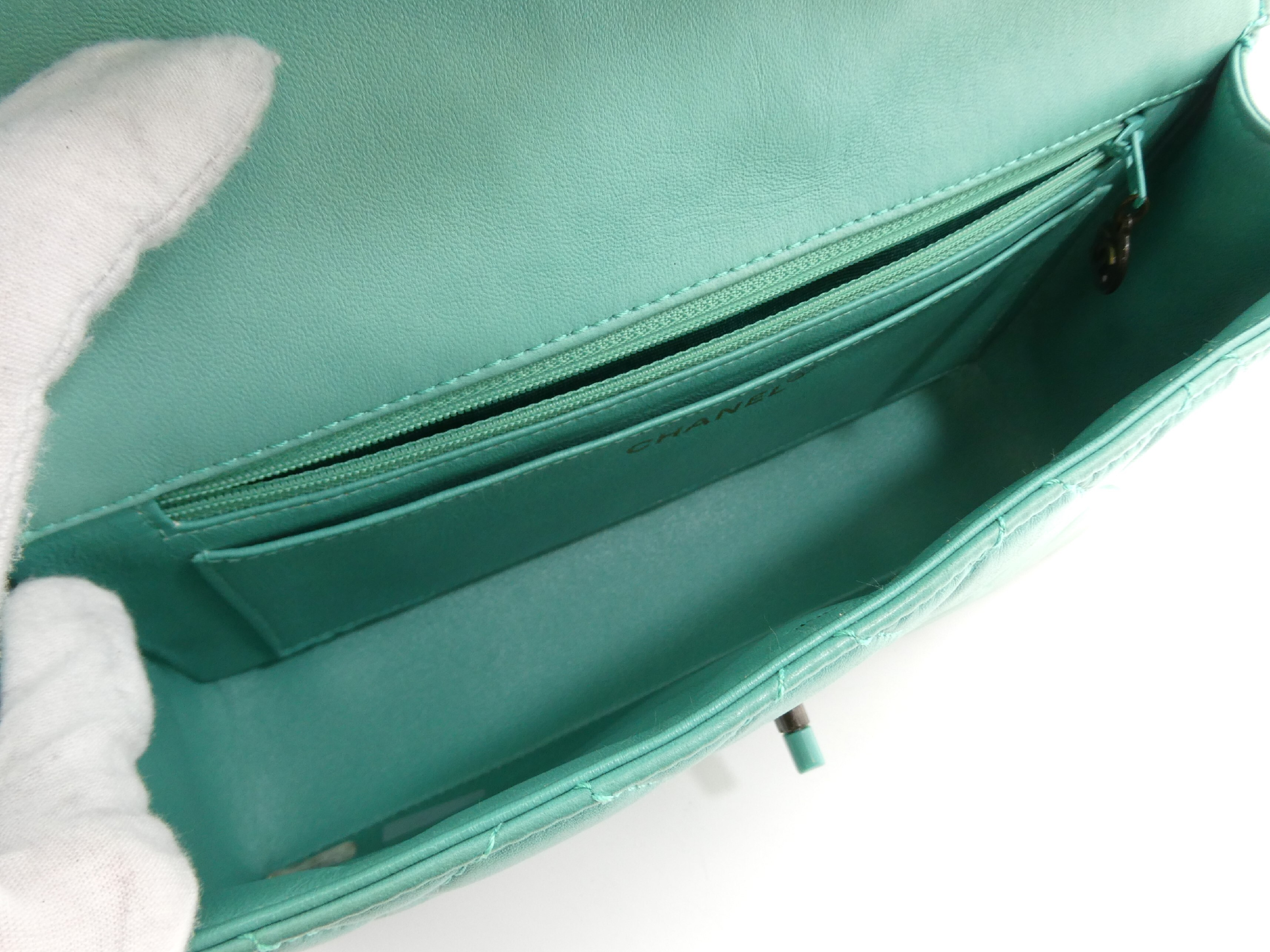 Matelassé Coco Mark Turnlock Chain Shoulder Bag — view 7