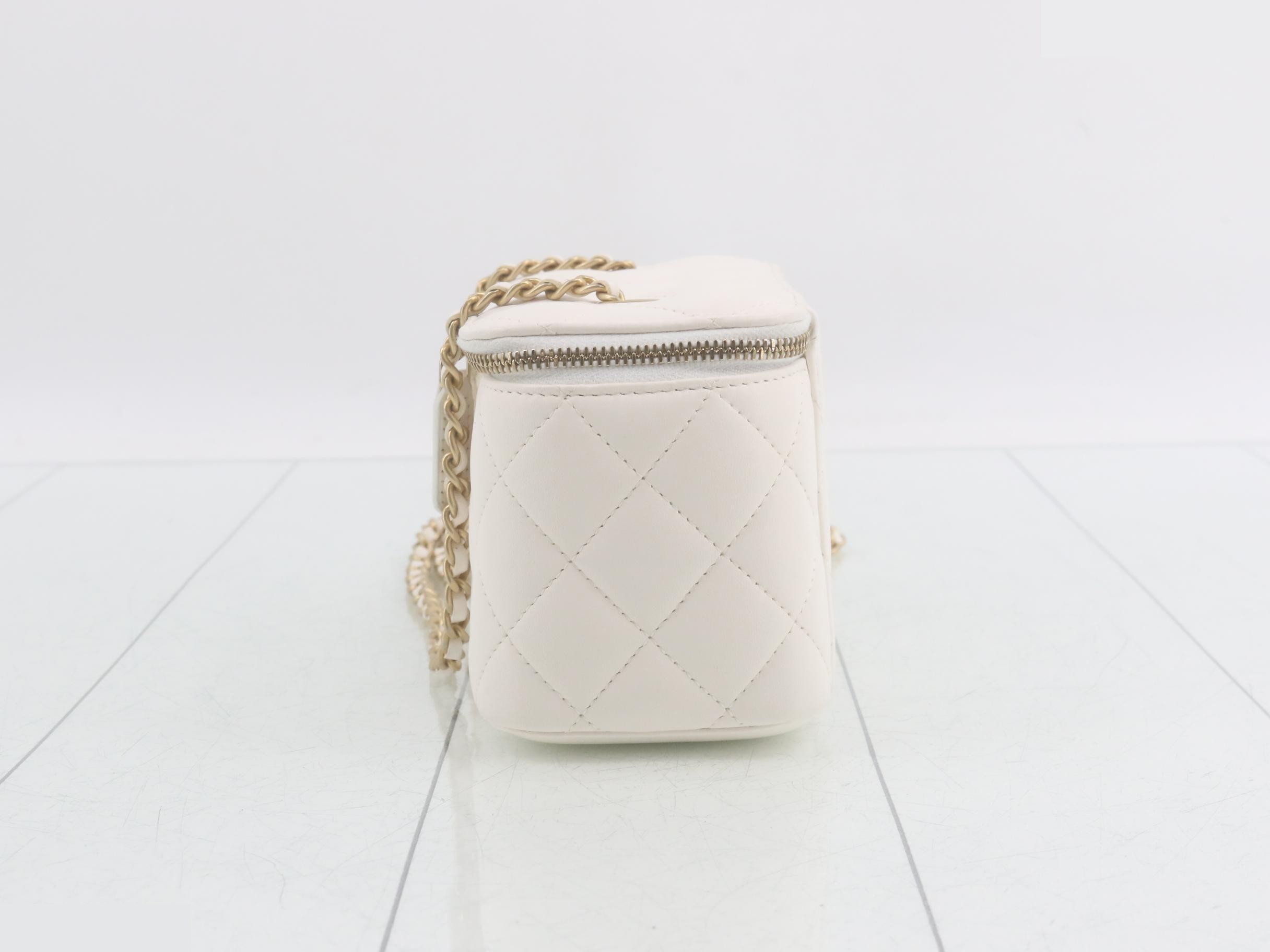 Matelassé Vanity Shoulder Bag, Series 31 — view 3