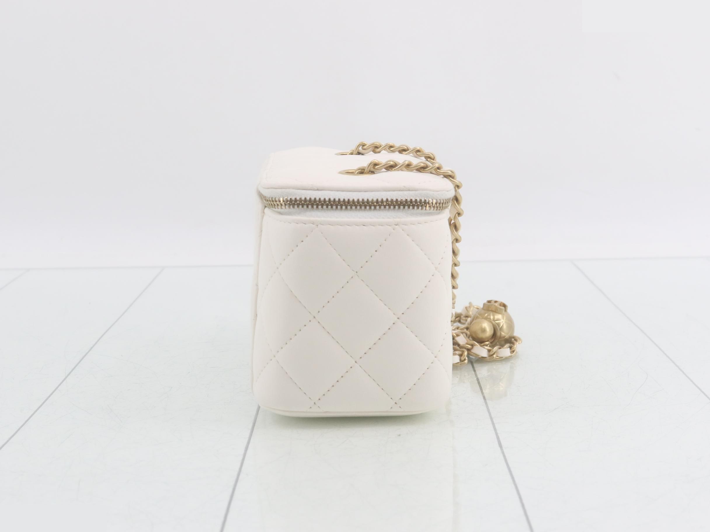 Matelassé Vanity Shoulder Bag, Series 31 — view 4