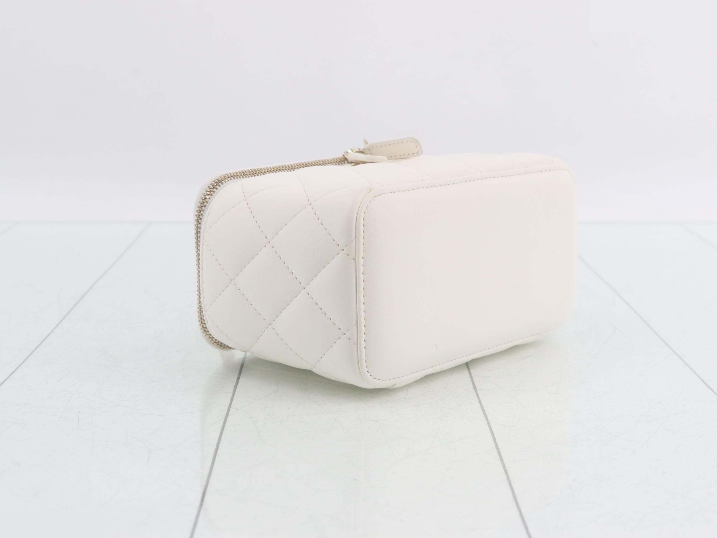 Matelassé Vanity Shoulder Bag, Series 31 — view 5