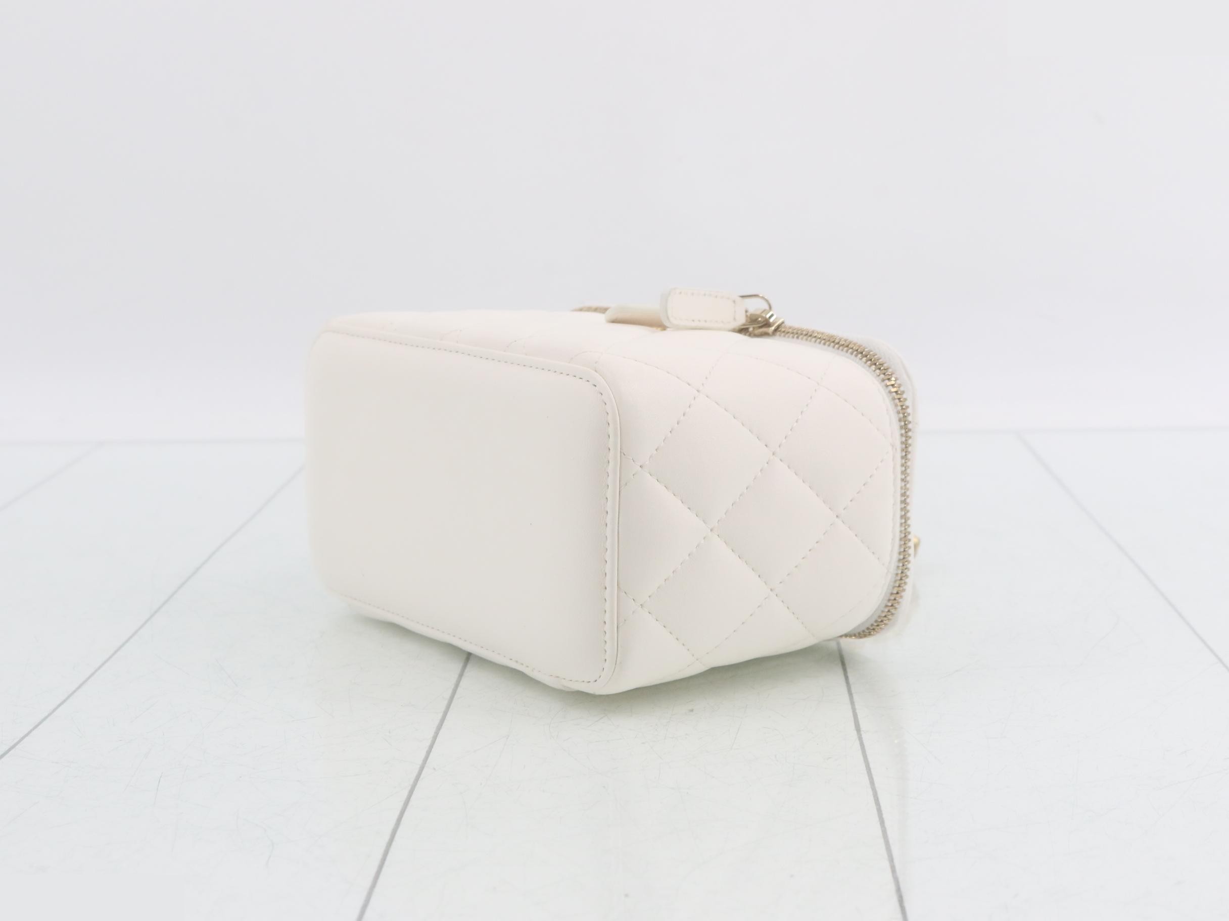 Matelassé Vanity Shoulder Bag, Series 31 — view 6