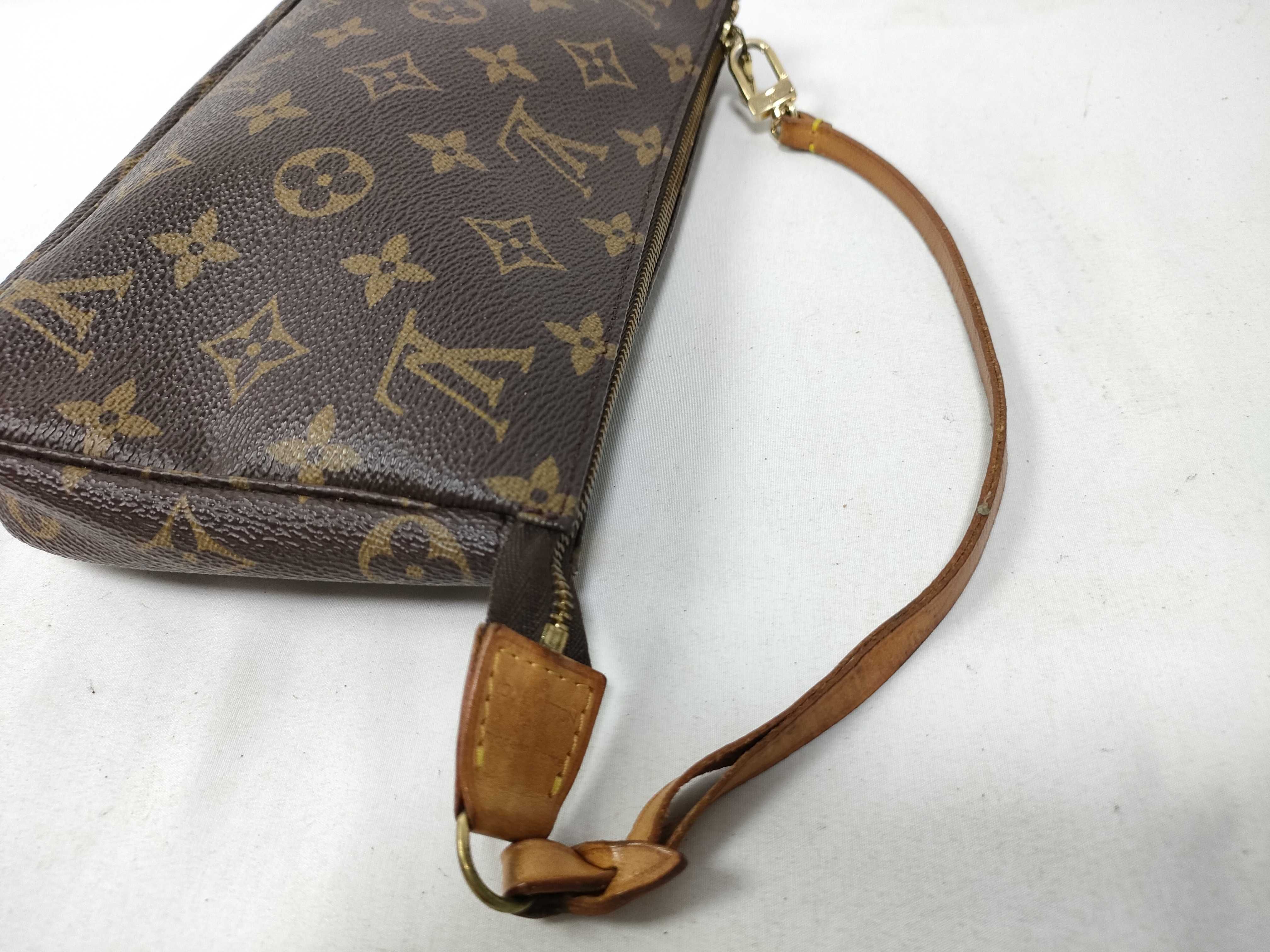 Monogram Louis Vuitton Monogram Accessoire Pouch — view 9