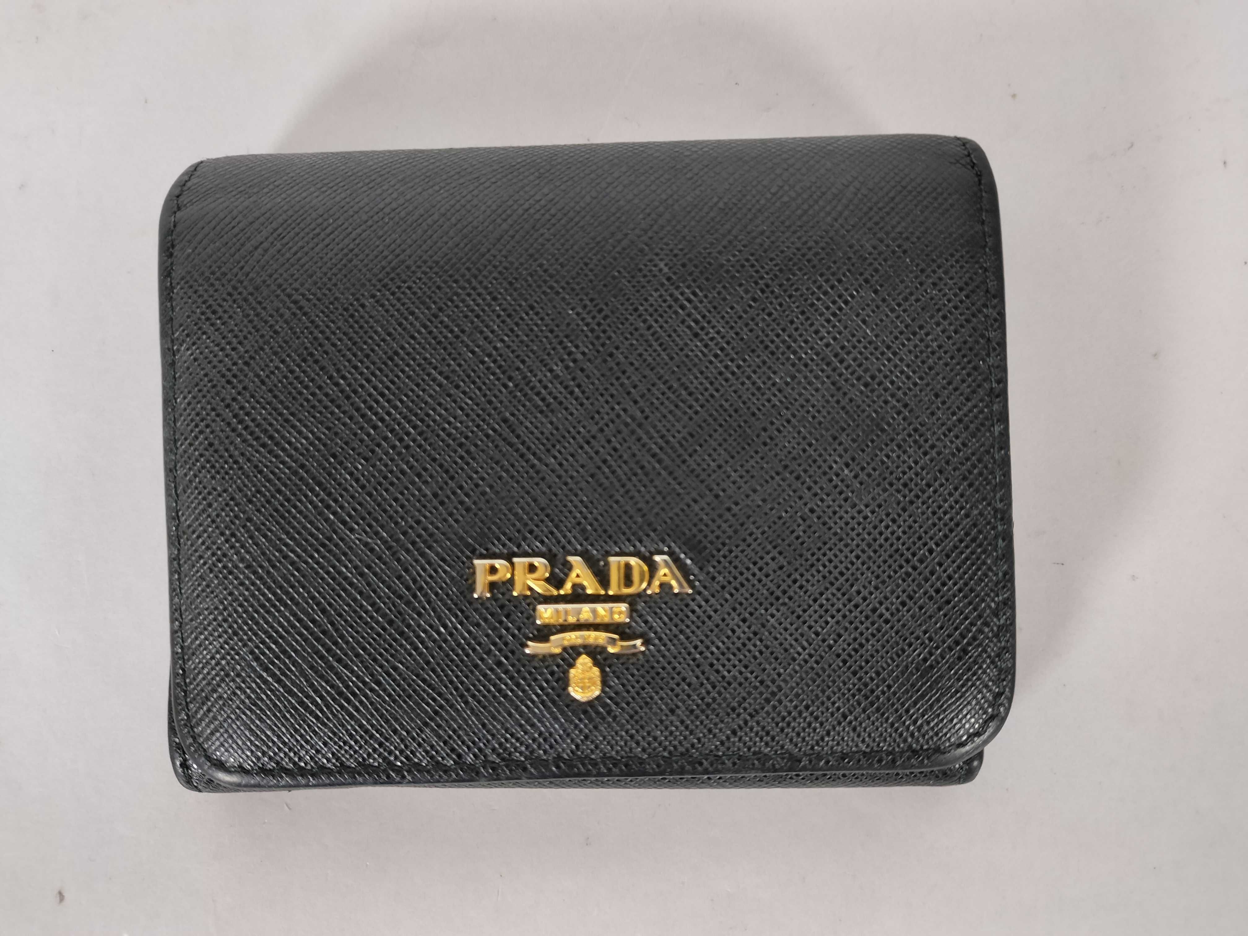Saffiano Tri-fold Wallet (IY8186)