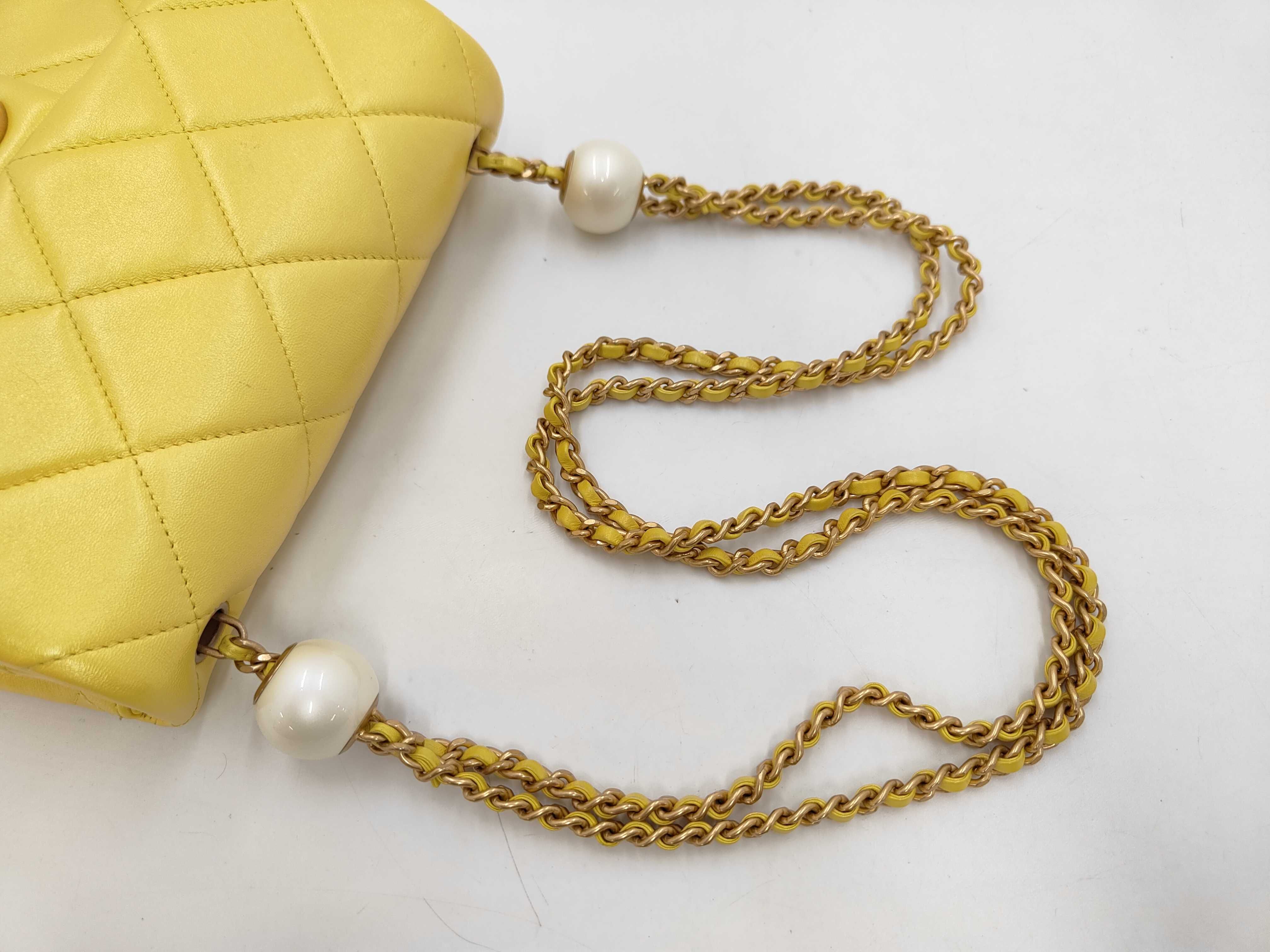 Matelasse Chain Shoulder Lamb Metallic Yellow Shoulder Bag — view 5