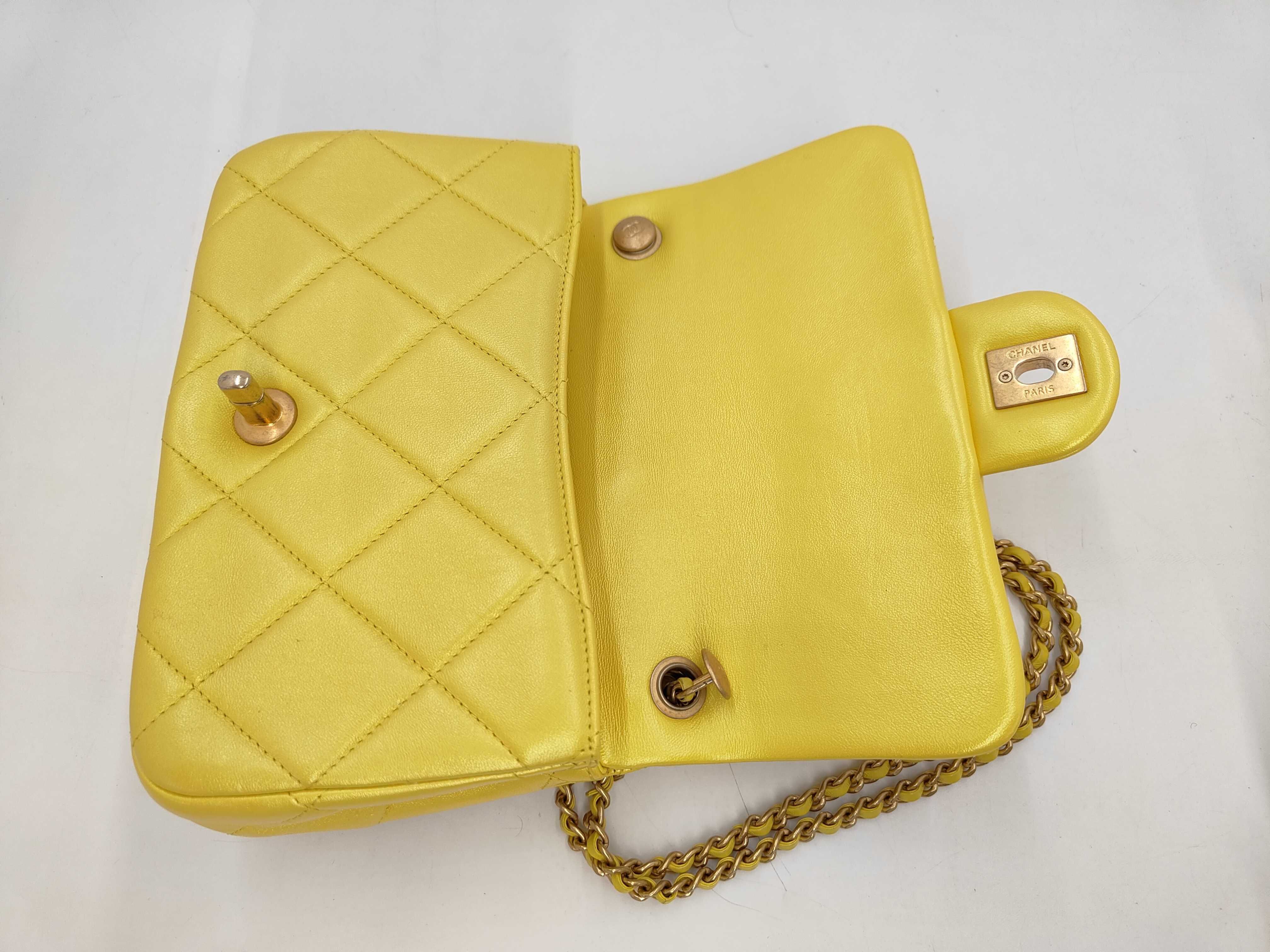 Matelasse Chain Shoulder Lamb Metallic Yellow Shoulder Bag — view 8