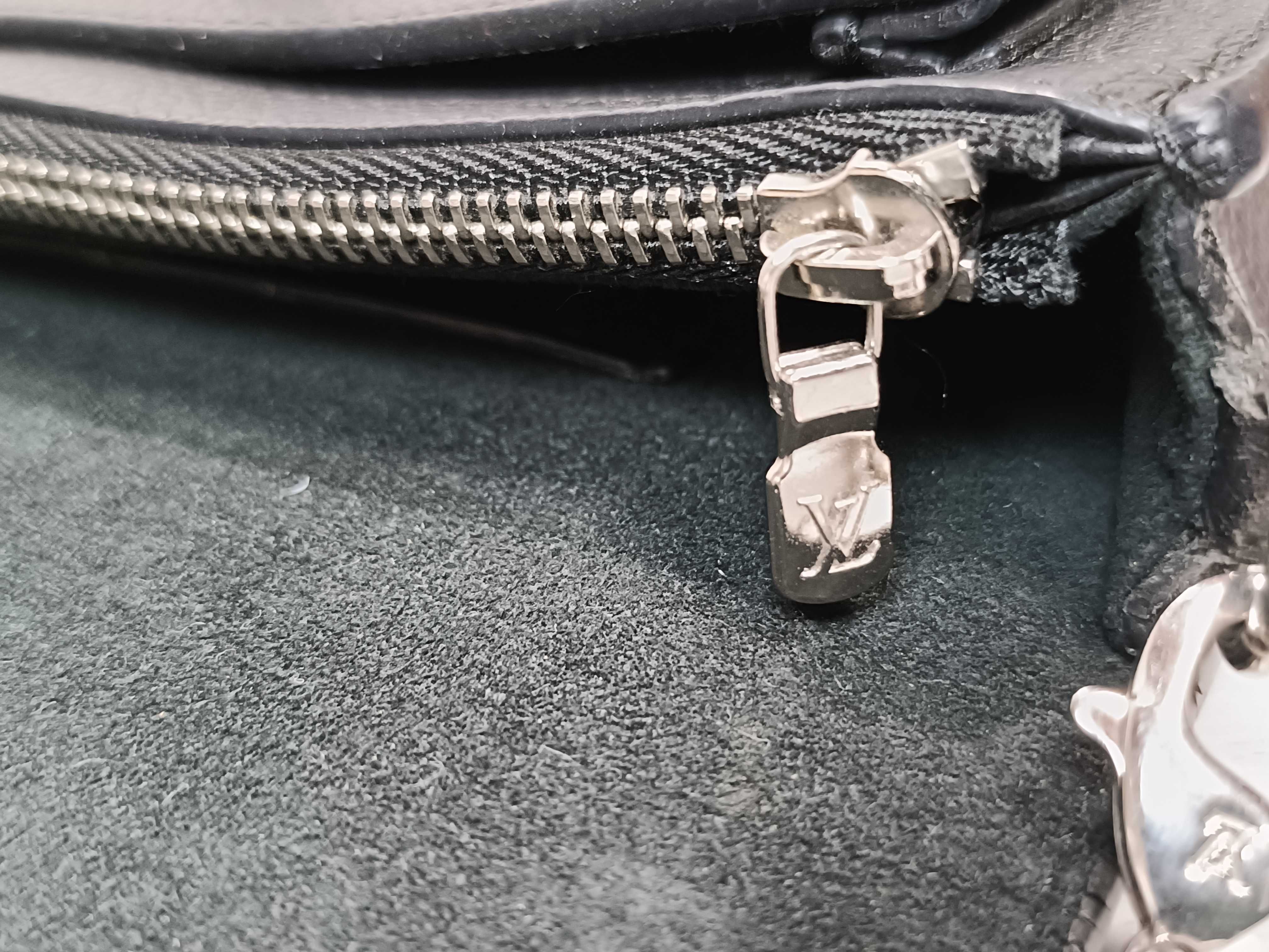 Taurillon Leather M63471 Pochette Lockme Chain Shoulder Bag — view 9