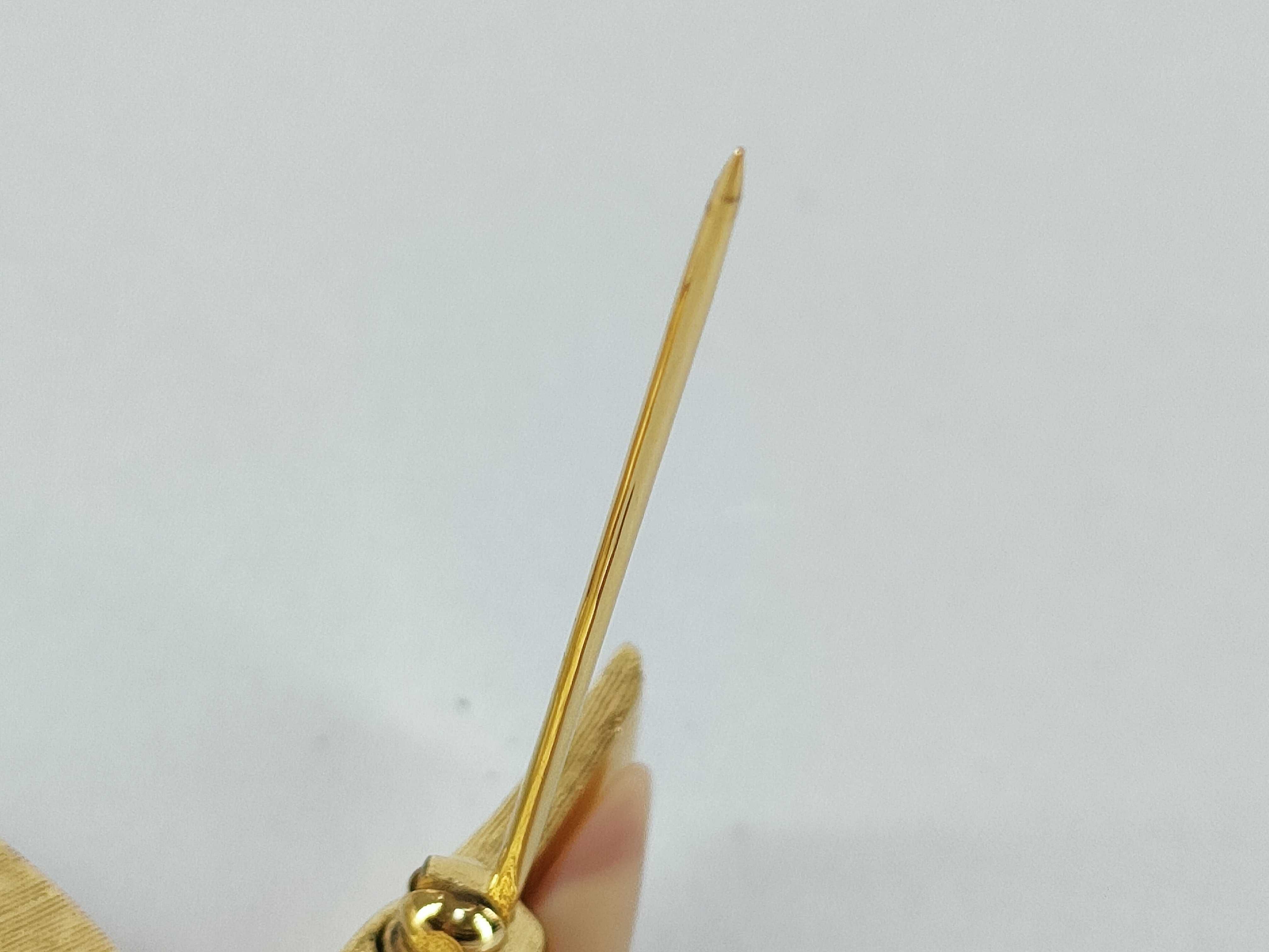 brooch — view 7