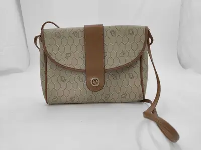 NB (partial) shoulder bag