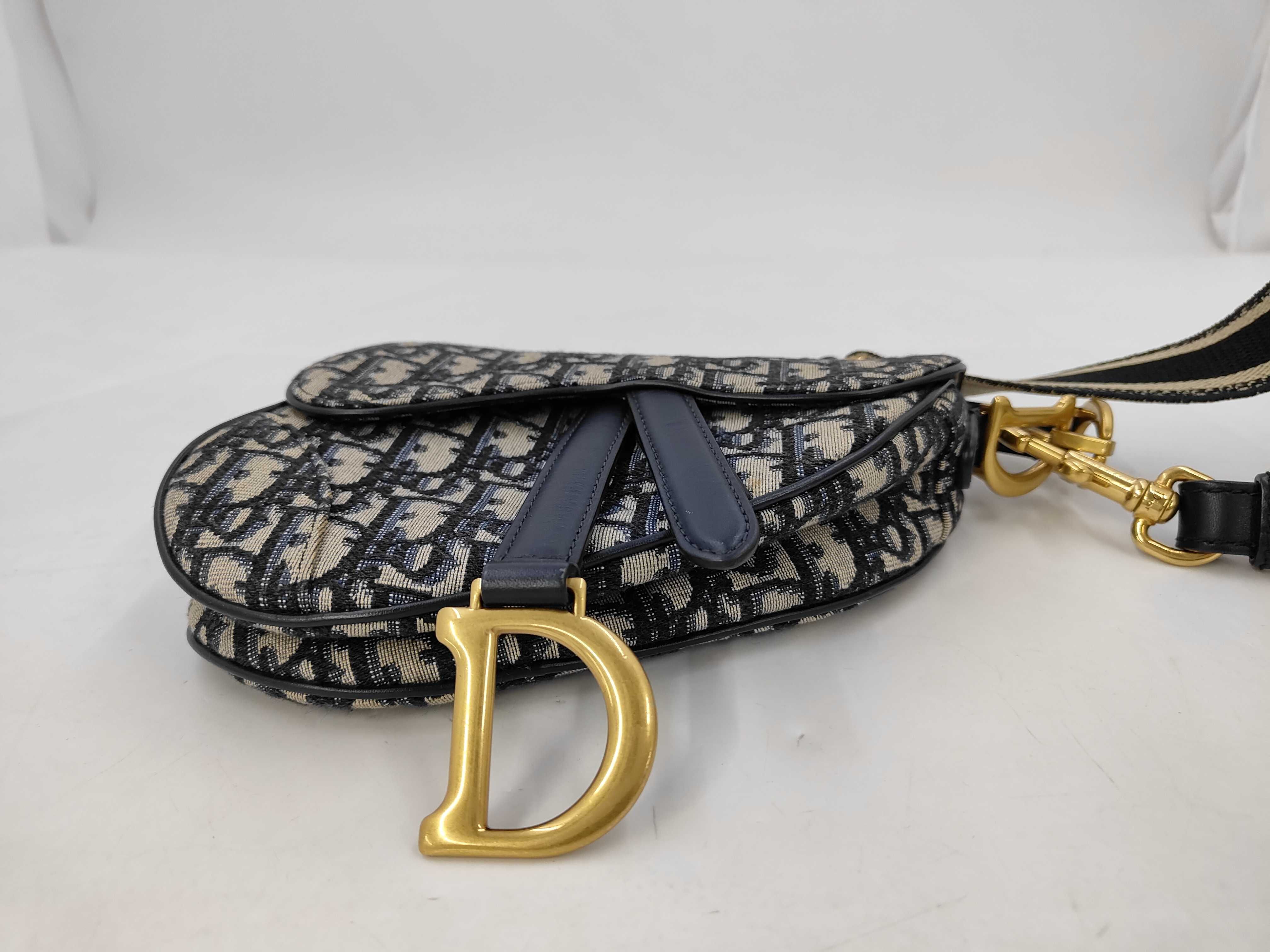 Saddle 2-Way Oblique Trotter Shoulder Bag — view 4