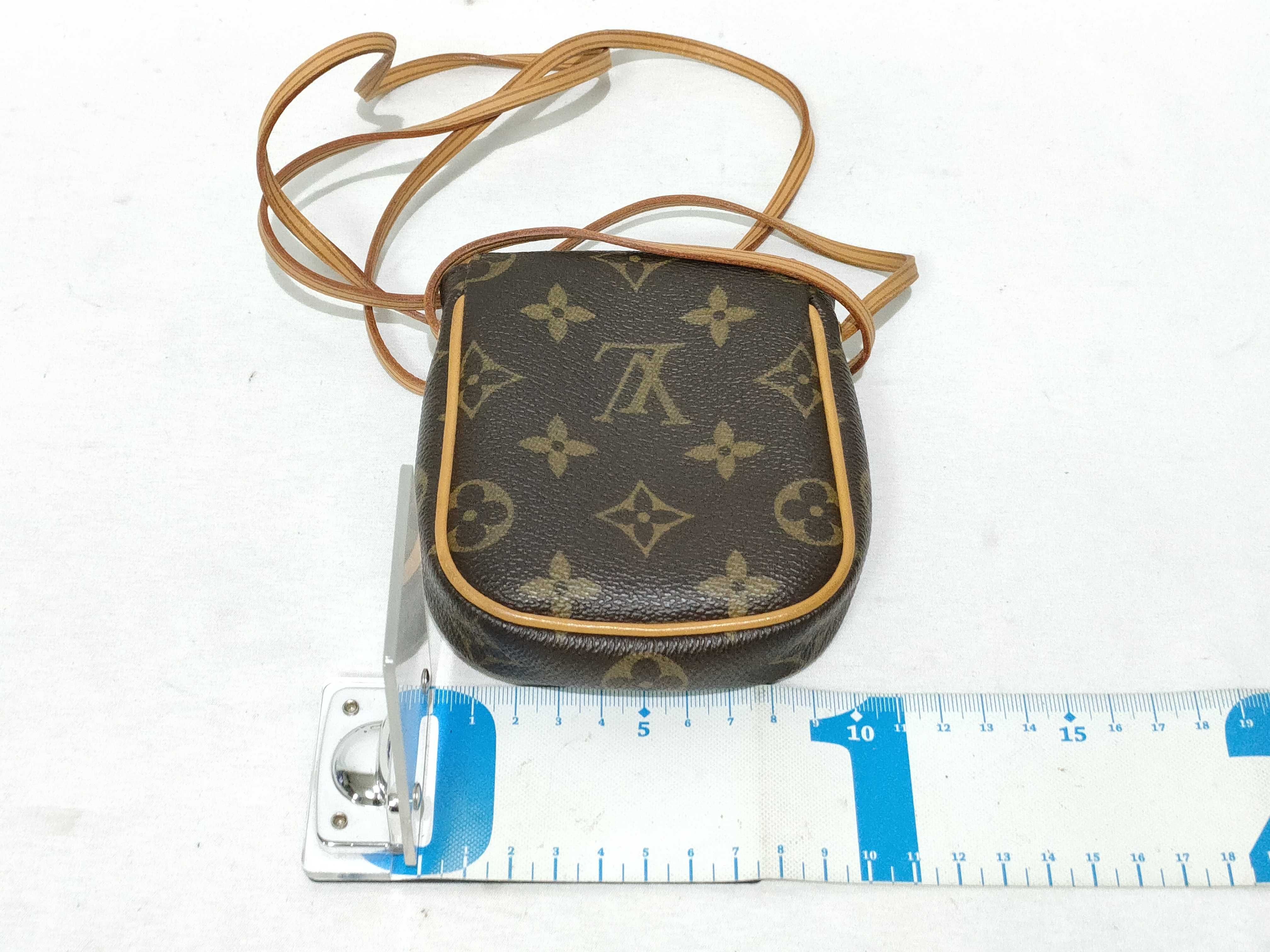 Monogram Pochette Cancun M60018 MI0057 Shoulder Bag — view 2