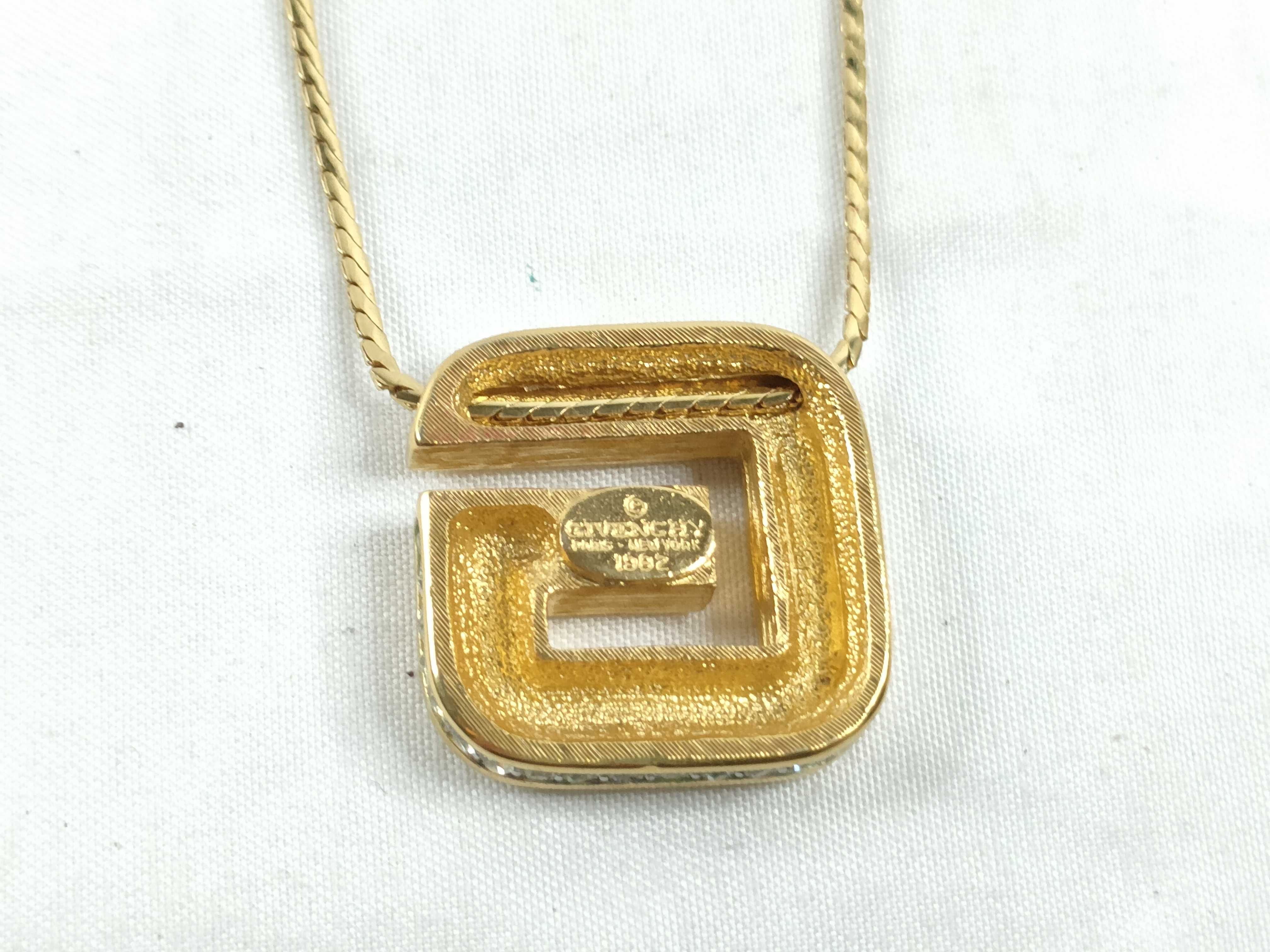 necklace — view 2