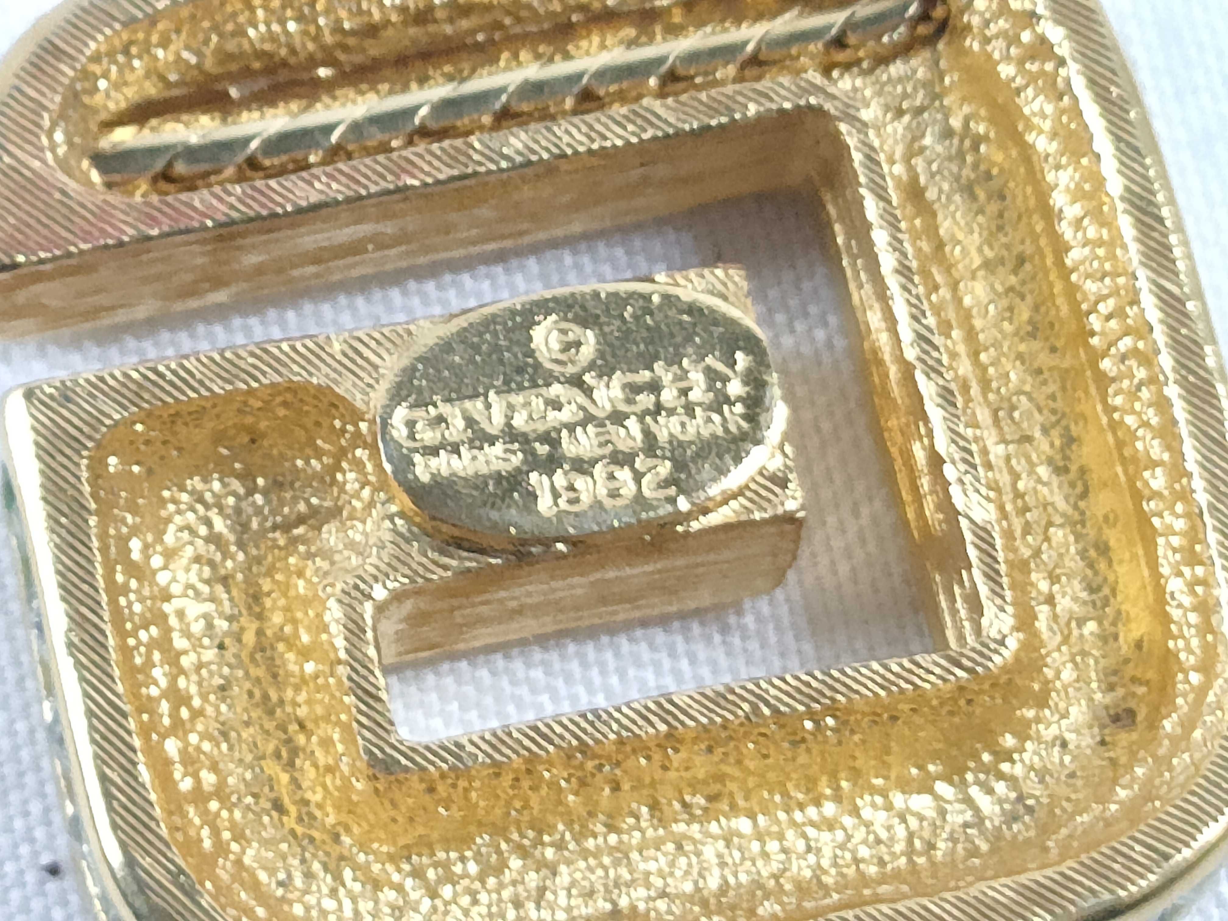 necklace — view 3