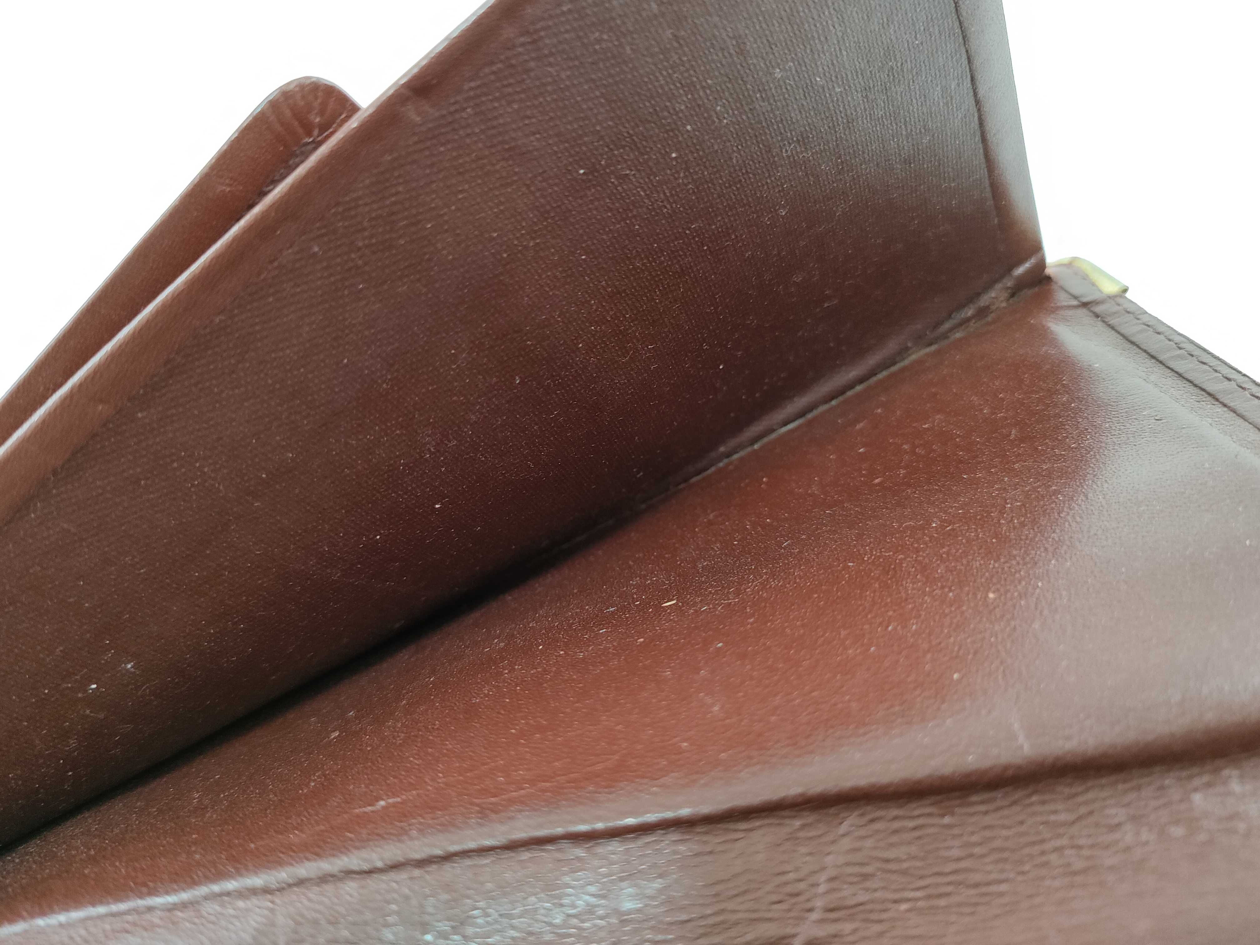 Must line long wallet/billfold — view 10