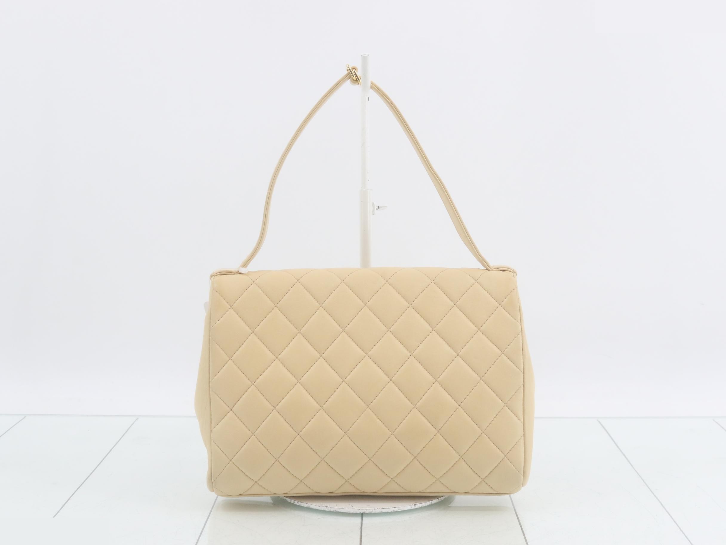 Matelassé (bag) - Lambskin handbag — view 2