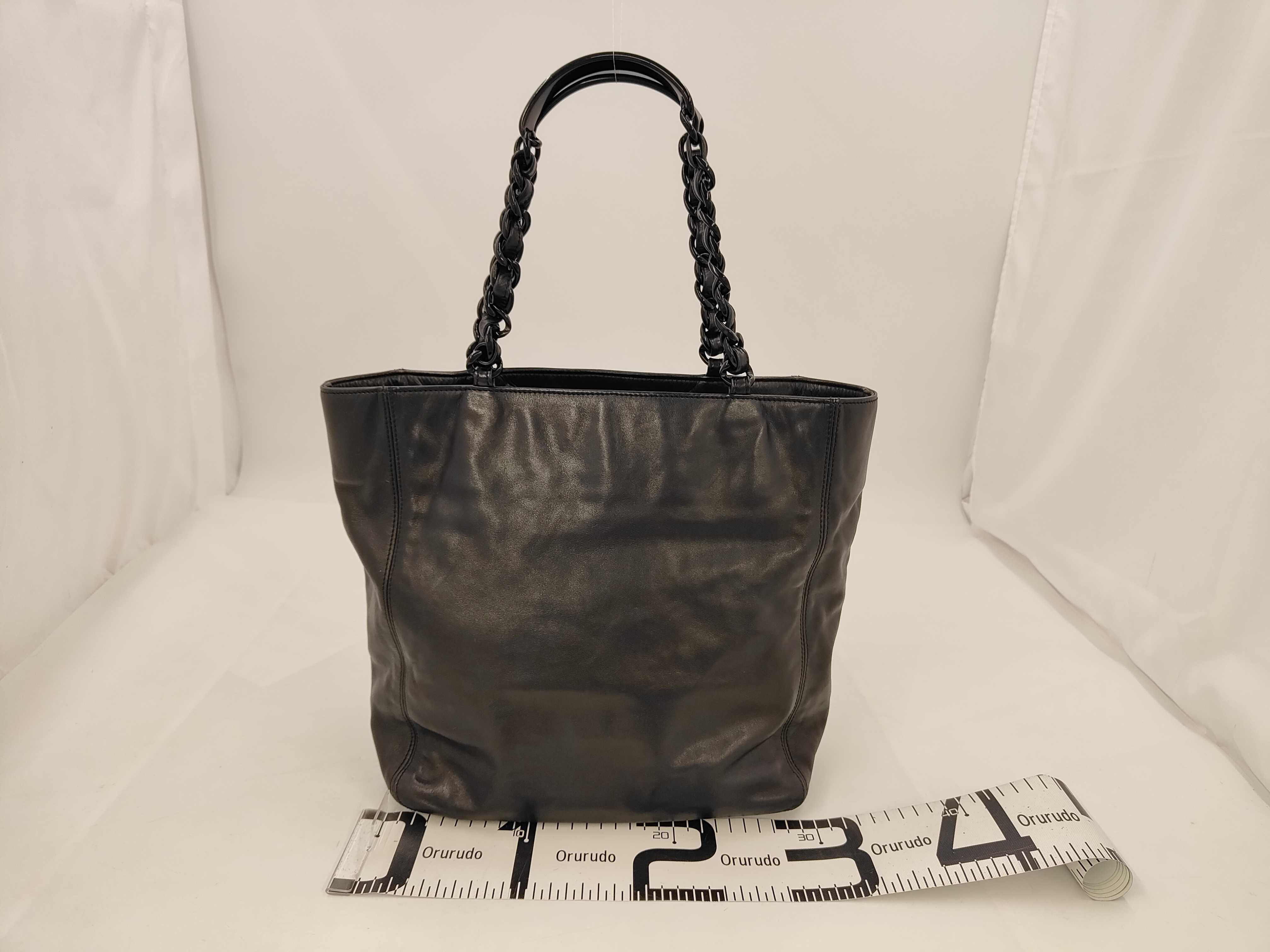 Coco Mark Plastic Chain Lambskin Black Tote Bag — view 2
