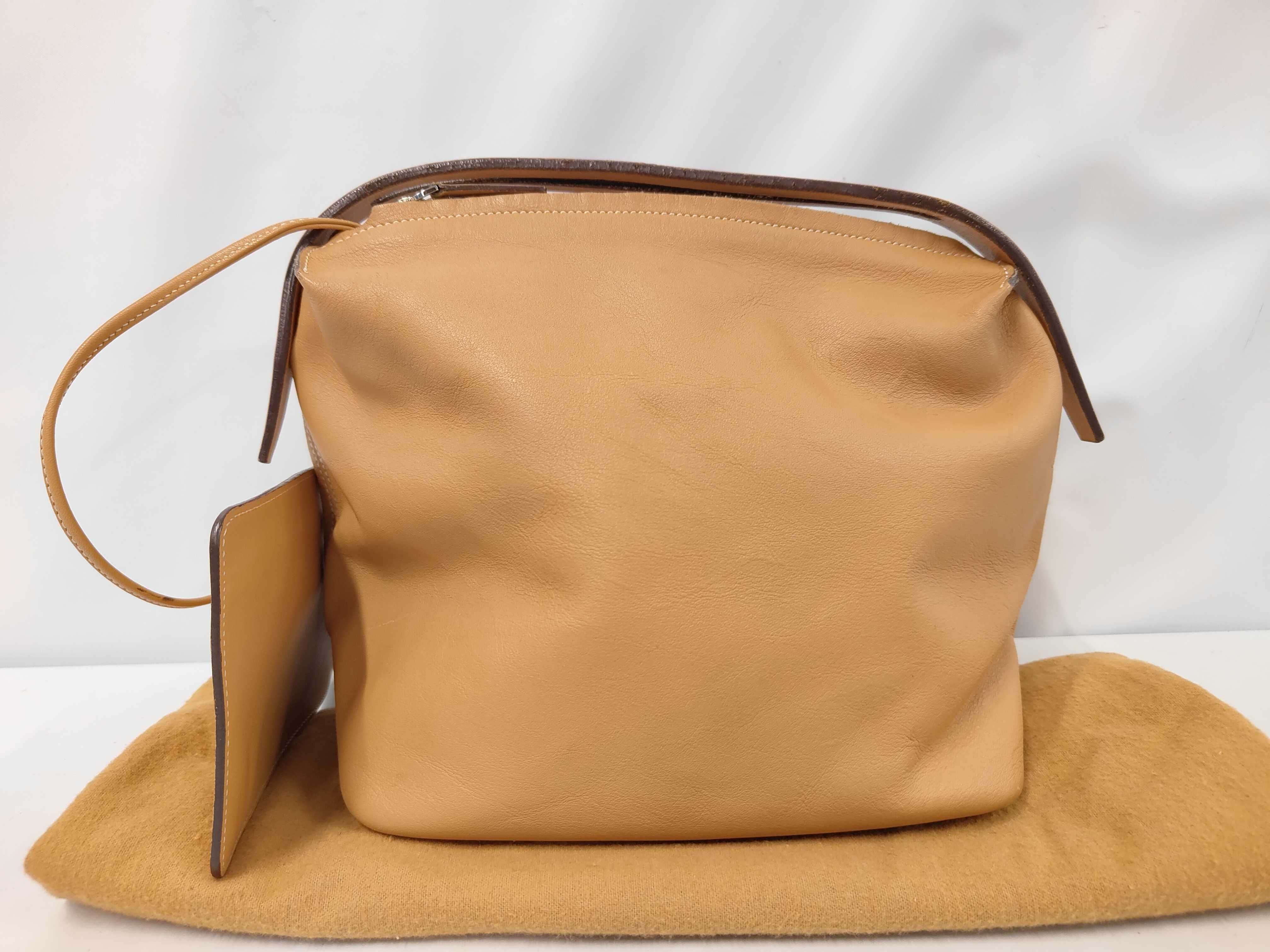 (Loewe) Soft Leather Camel-colored Old Handbag with Pouch