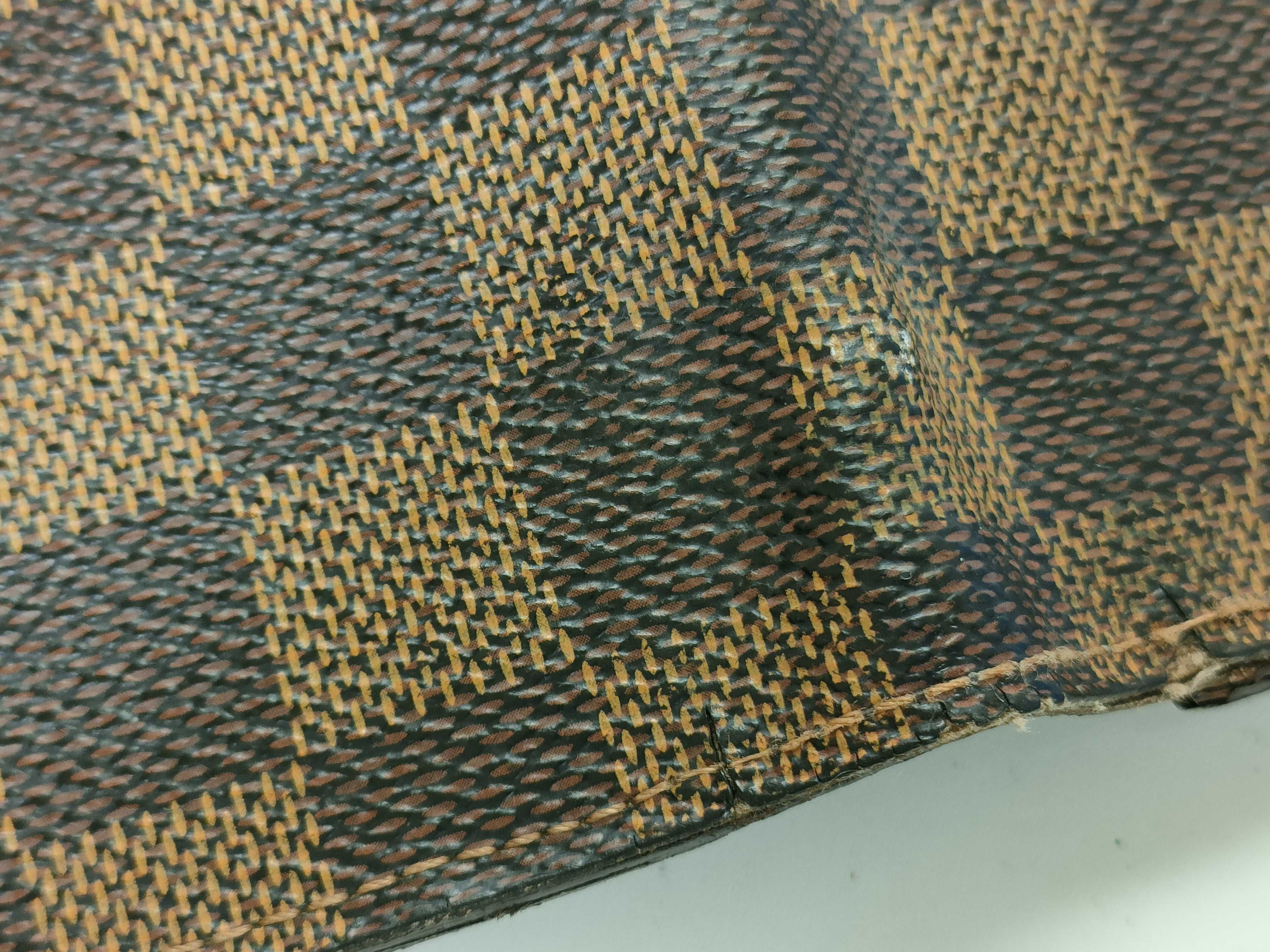 Damier Portefeuille Brazza N60017 Wallet. Corner wear, hardware wear, edge wear, interior stains, initials engraved. — view 15