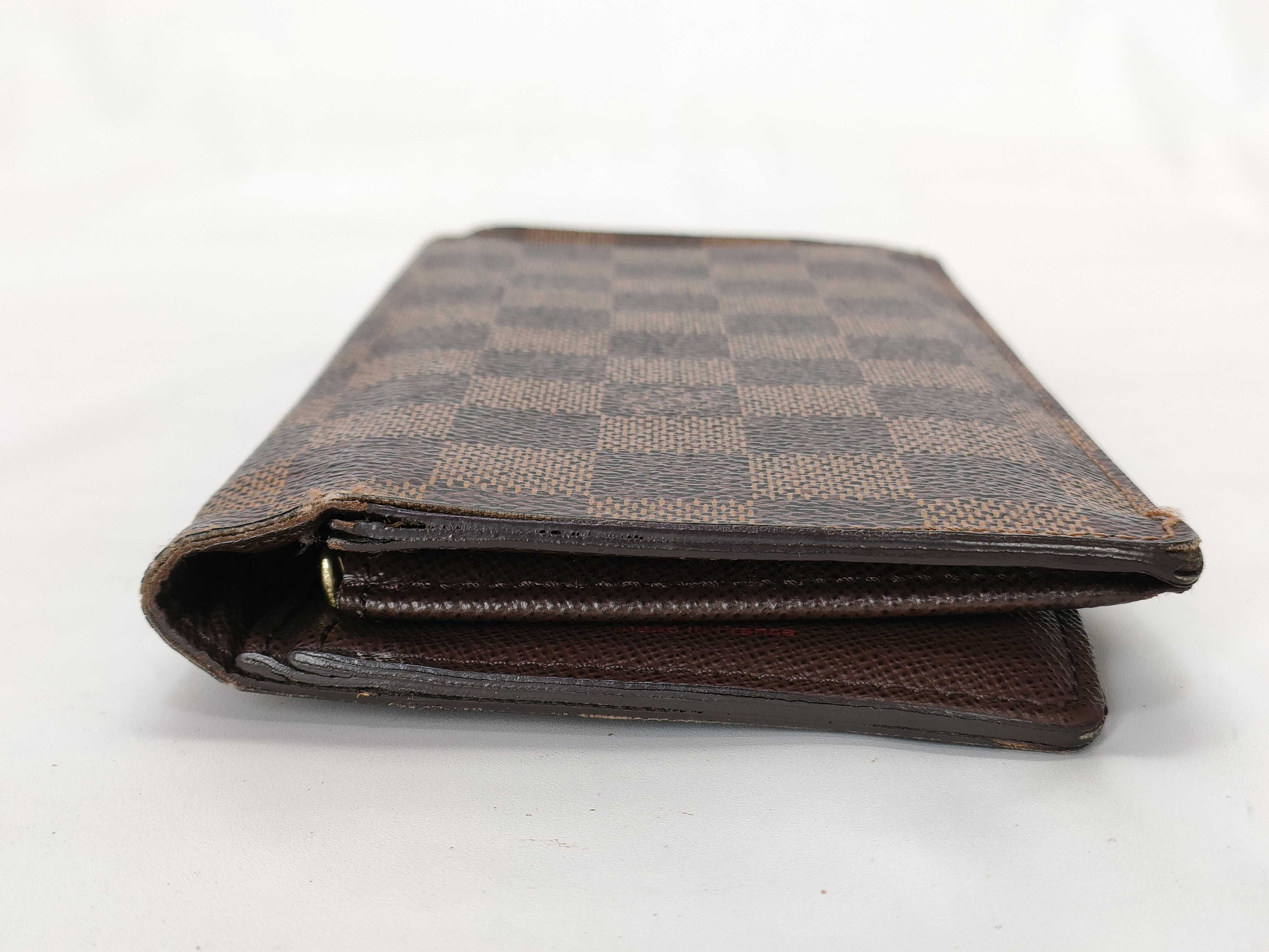 Damier Portefeuille Brazza N60017 Wallet. Corner wear, hardware wear, edge wear, interior stains, initials engraved. — view 3