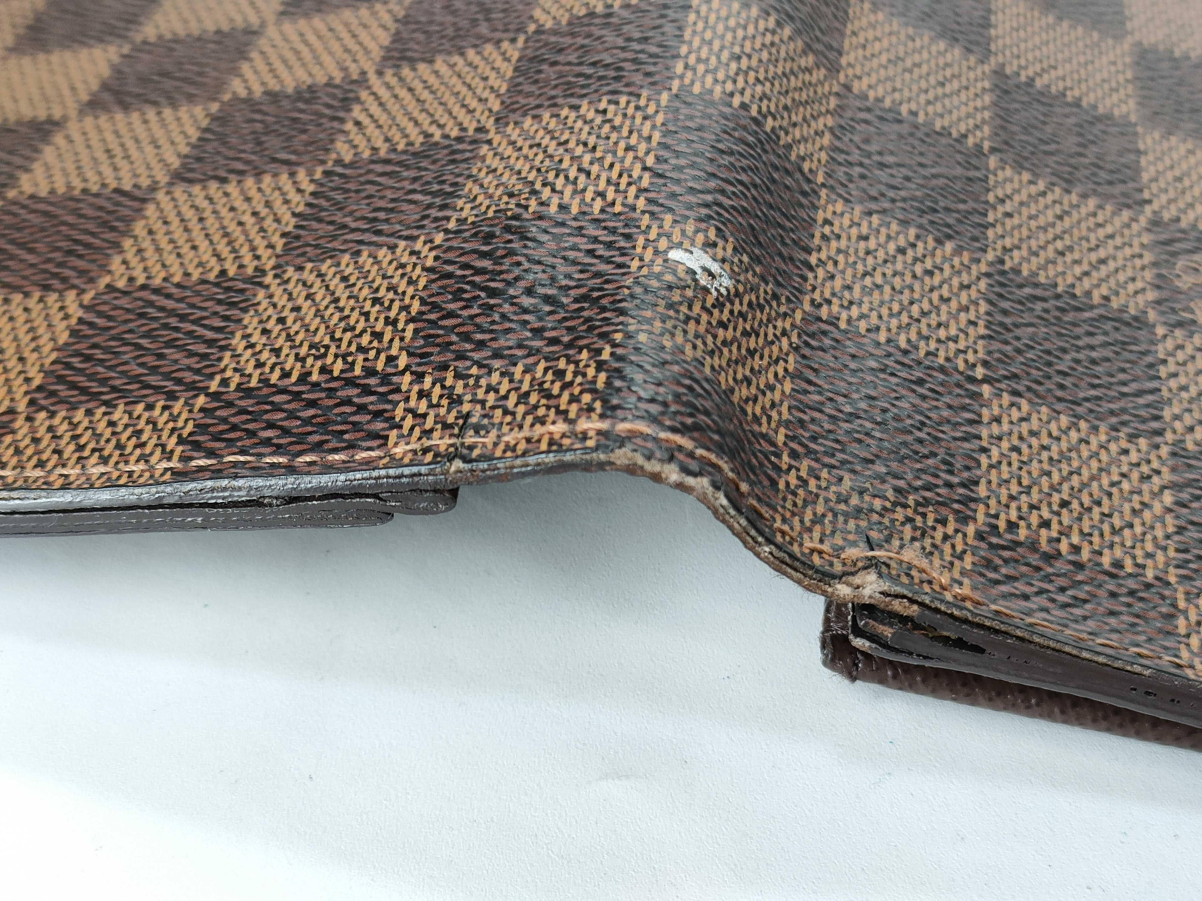 Damier Portefeuille Brazza N60017 Wallet. Corner wear, hardware wear, edge wear, interior stains, initials engraved. — view 4