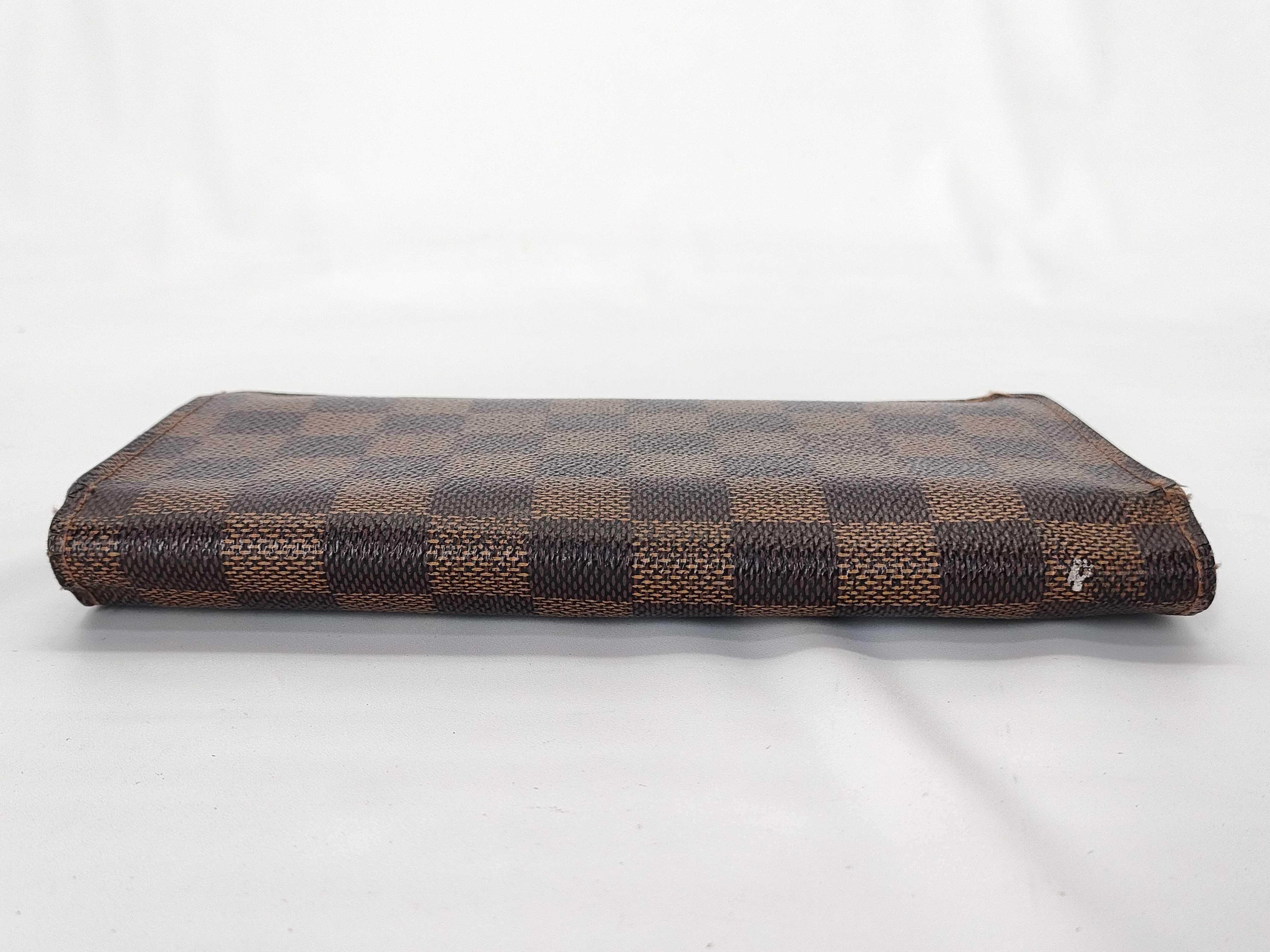 Damier Portefeuille Brazza N60017 Wallet. Corner wear, hardware wear, edge wear, interior stains, initials engraved. — view 5