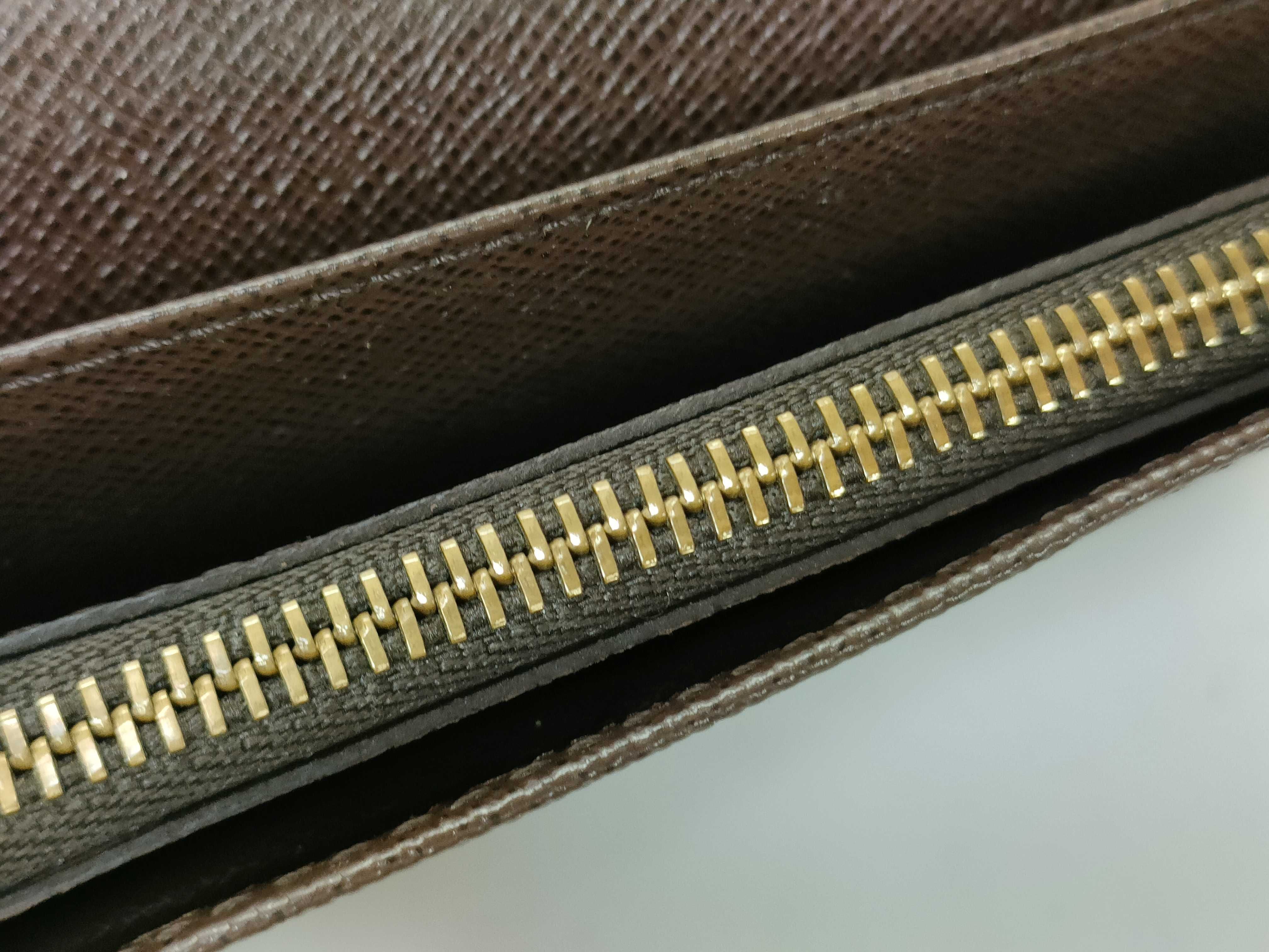 Damier Portefeuille Brazza N60017 Wallet. Corner wear, hardware wear, edge wear, interior stains, initials engraved. — view 8