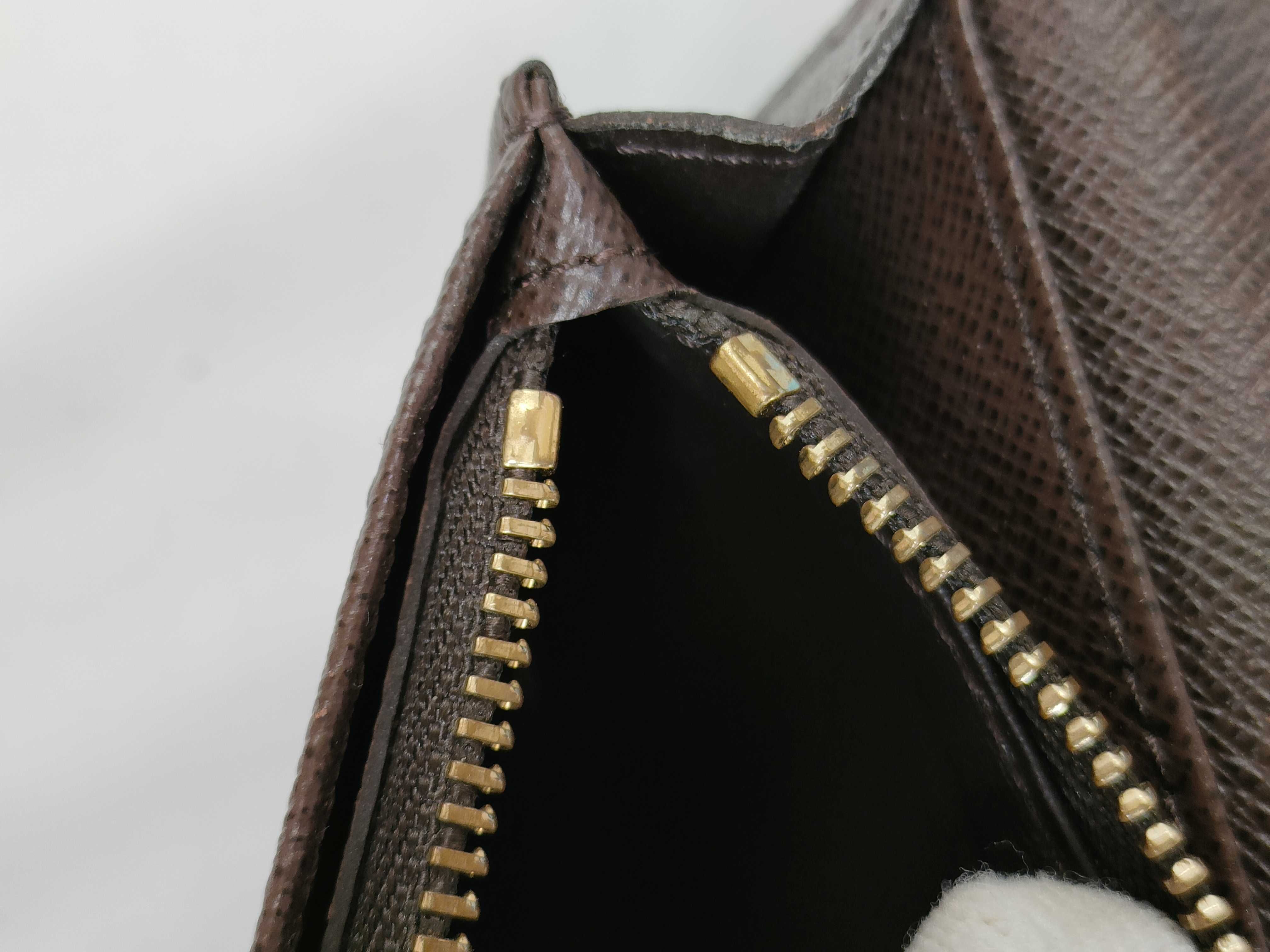 Damier Portefeuille Brazza N60017 Wallet. Corner wear, hardware wear, edge wear, interior stains, initials engraved. — view 9