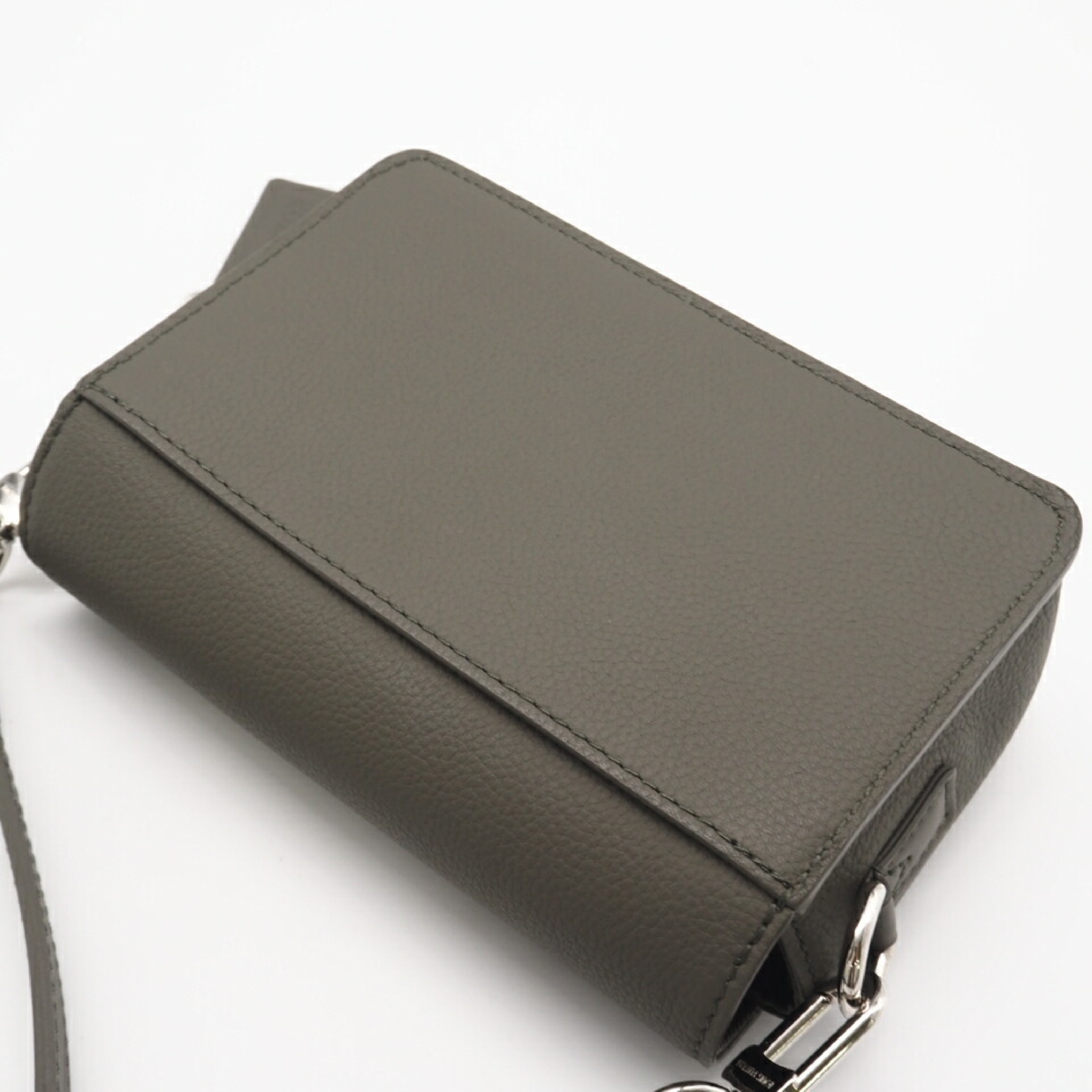 M82086 Fastline Wearable Wallet Khaki Shoulder Bag with Shoulder Strap — view 2