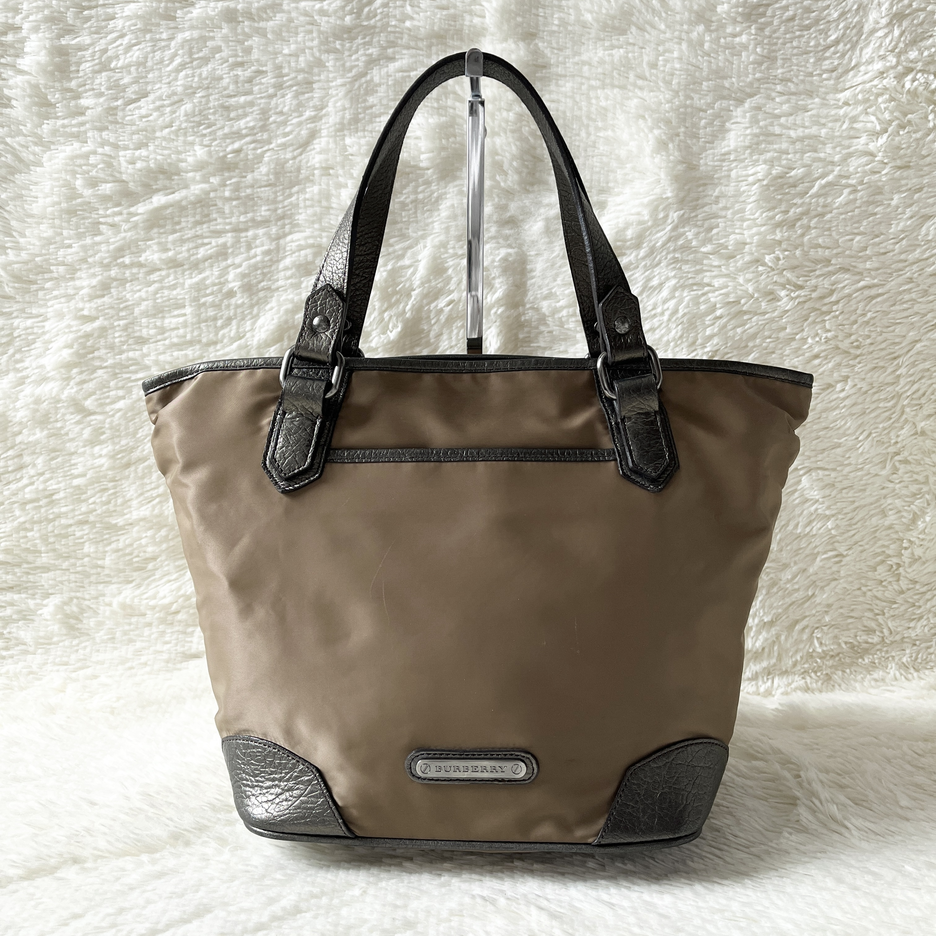 boat-shaped handbag
