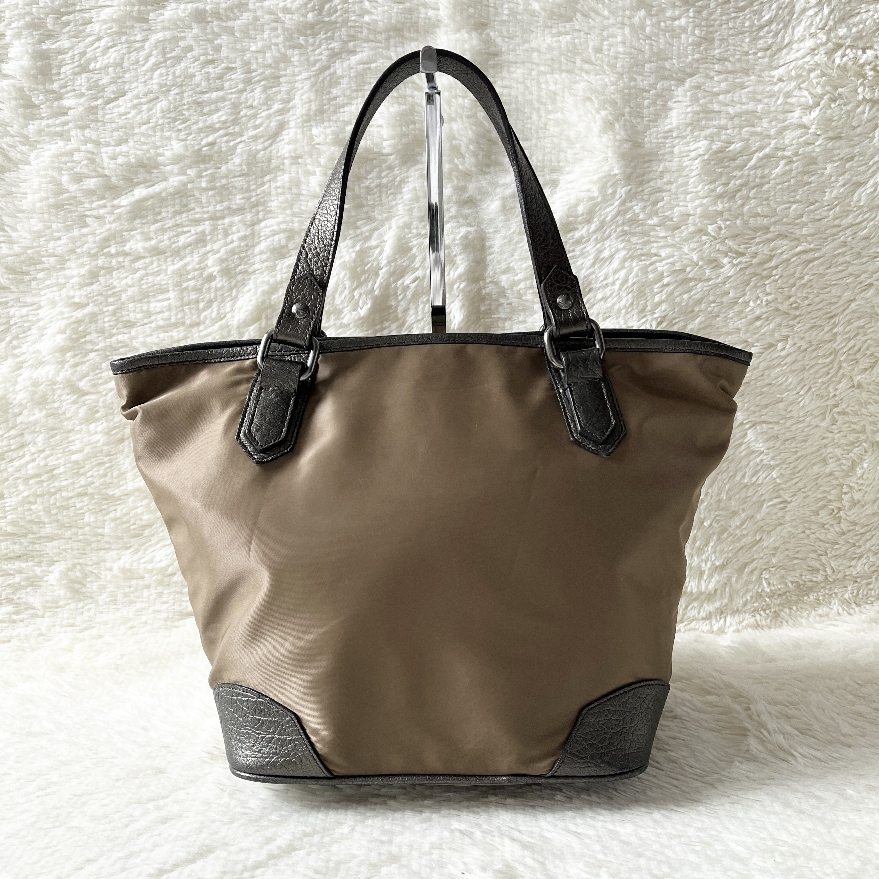 boat-shaped handbag — view 2
