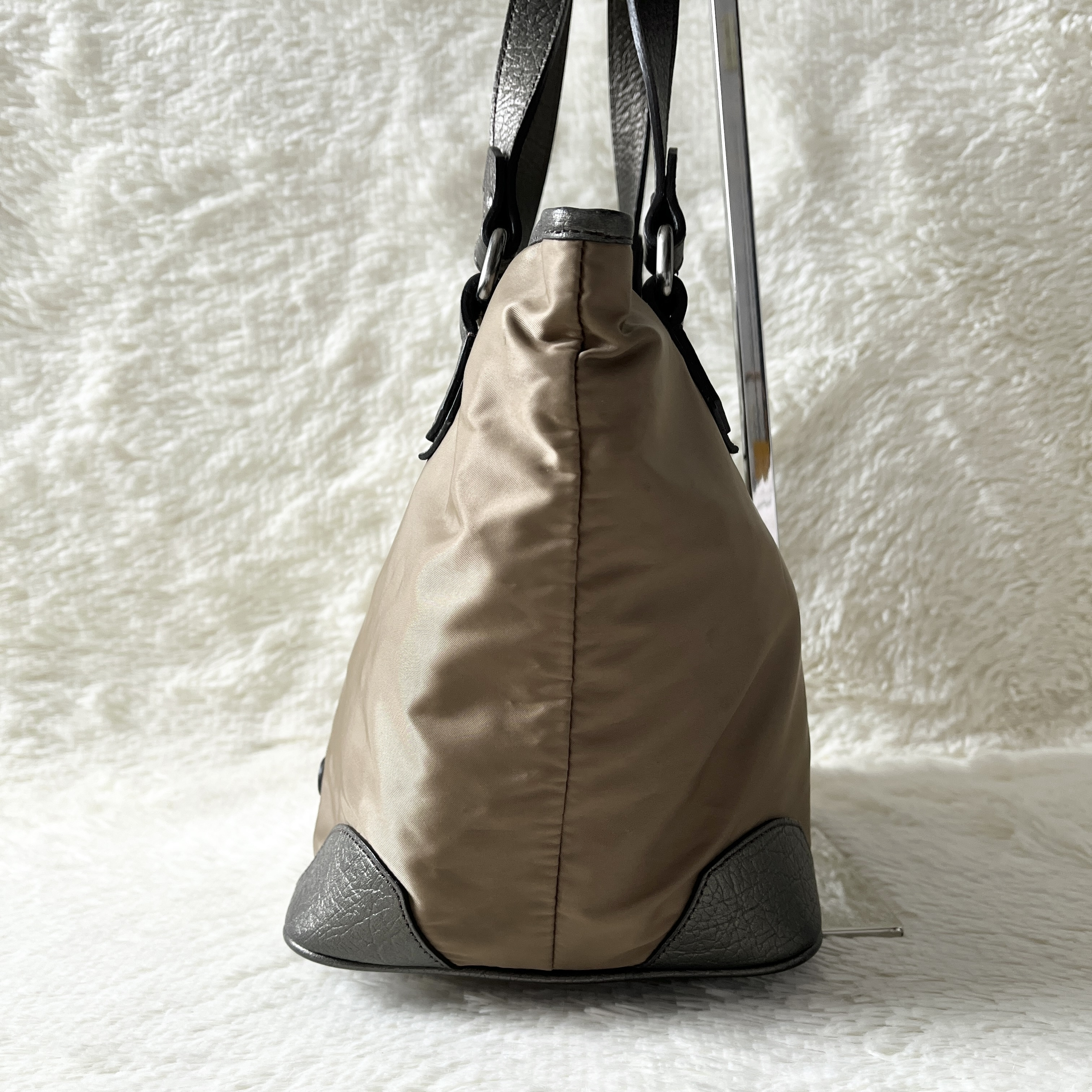 boat-shaped handbag — view 3