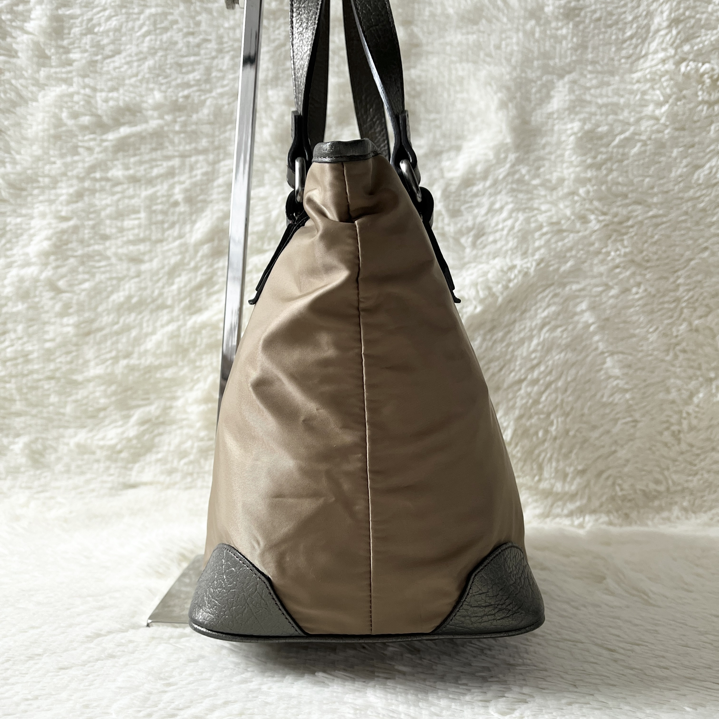 boat-shaped handbag — view 4