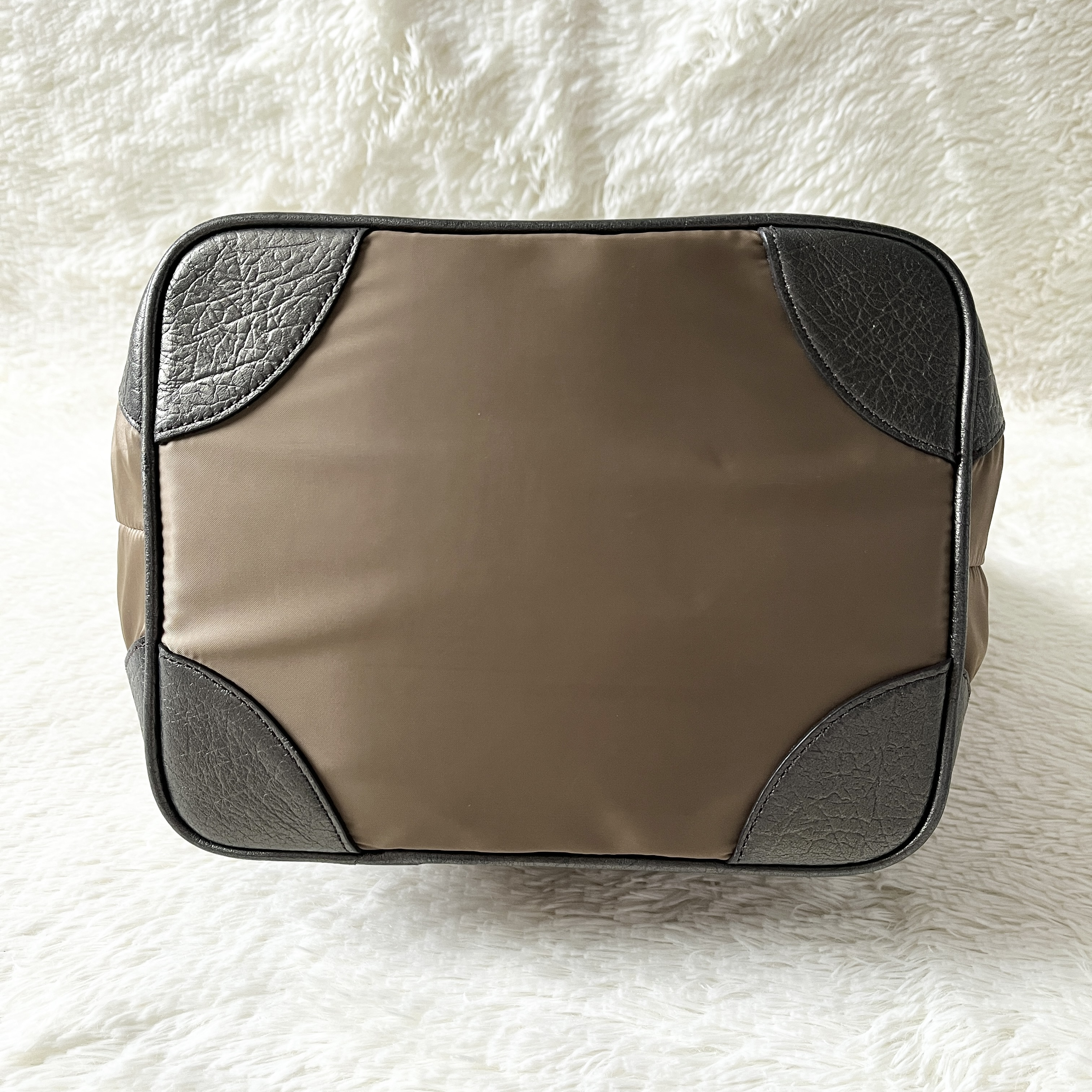boat-shaped handbag — view 5