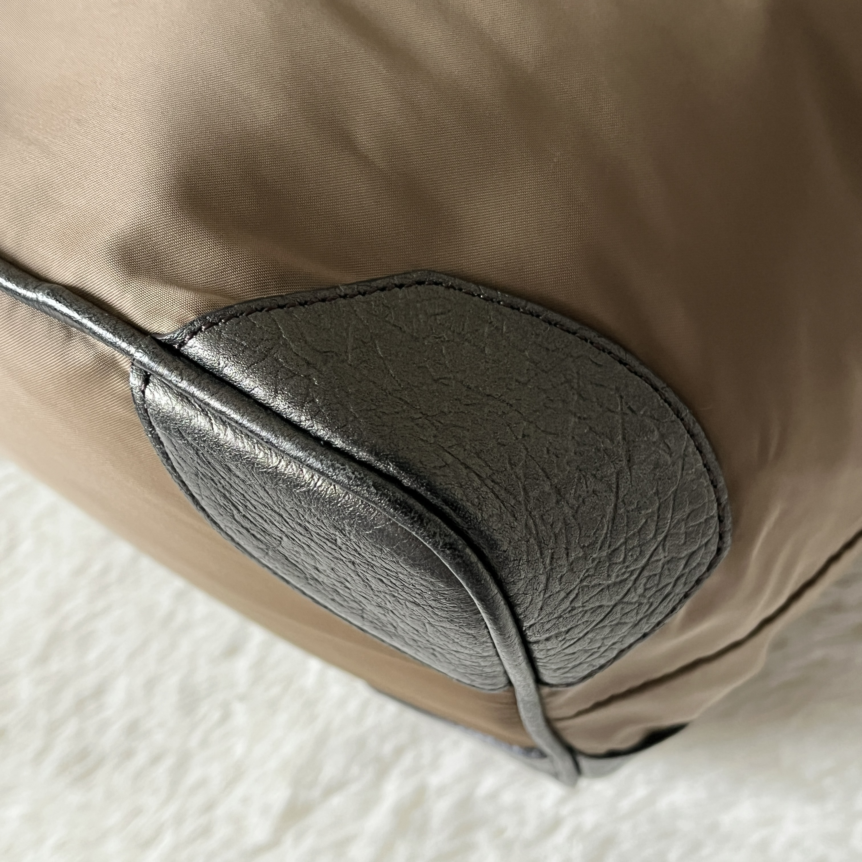 boat-shaped handbag — view 8