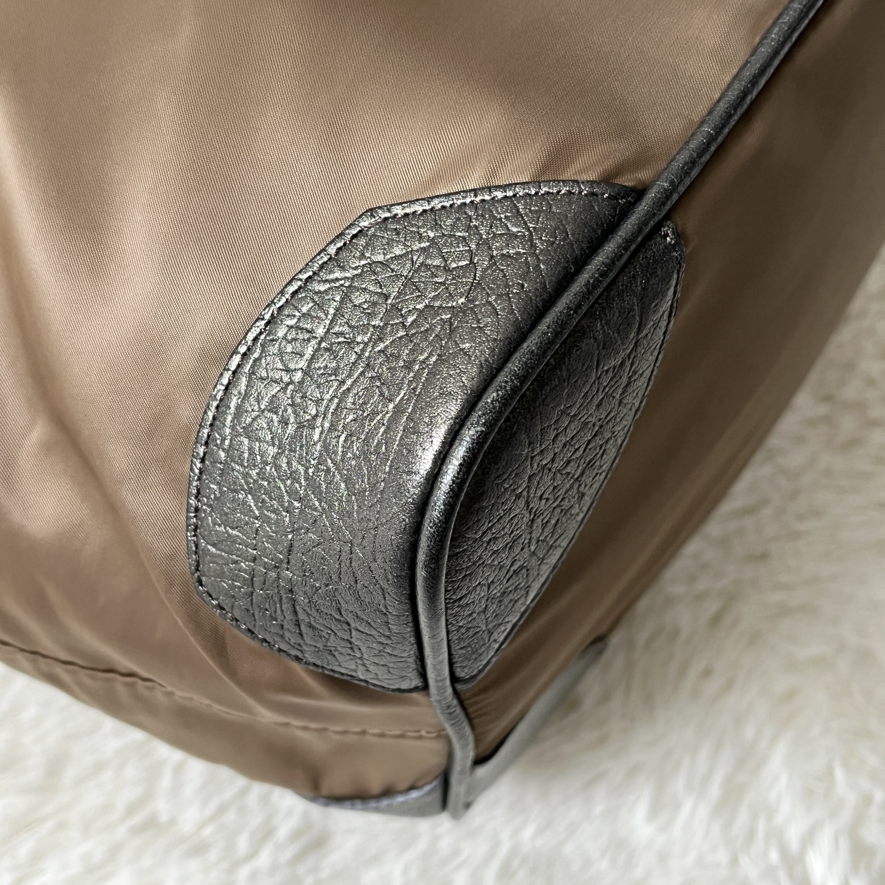 boat-shaped handbag — view 9