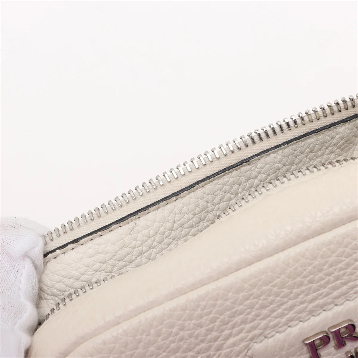 Vitello Dino Soft Leather 2WAY Shoulder Bag White — view 9
