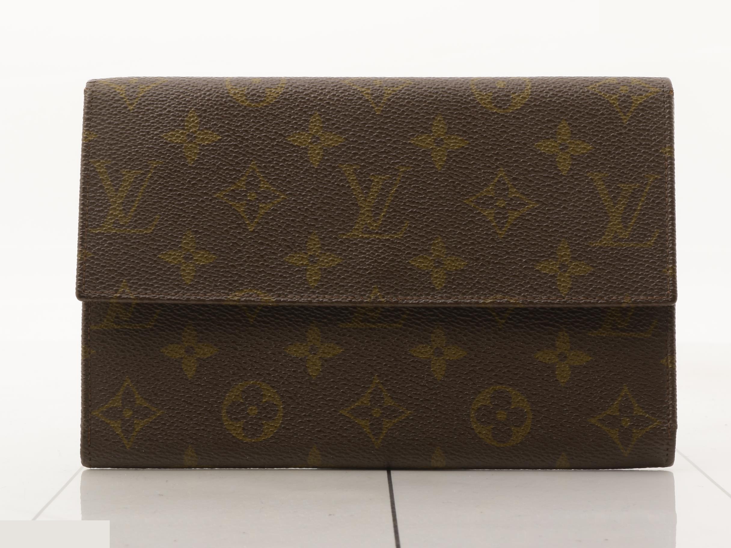 older model trifold wallet