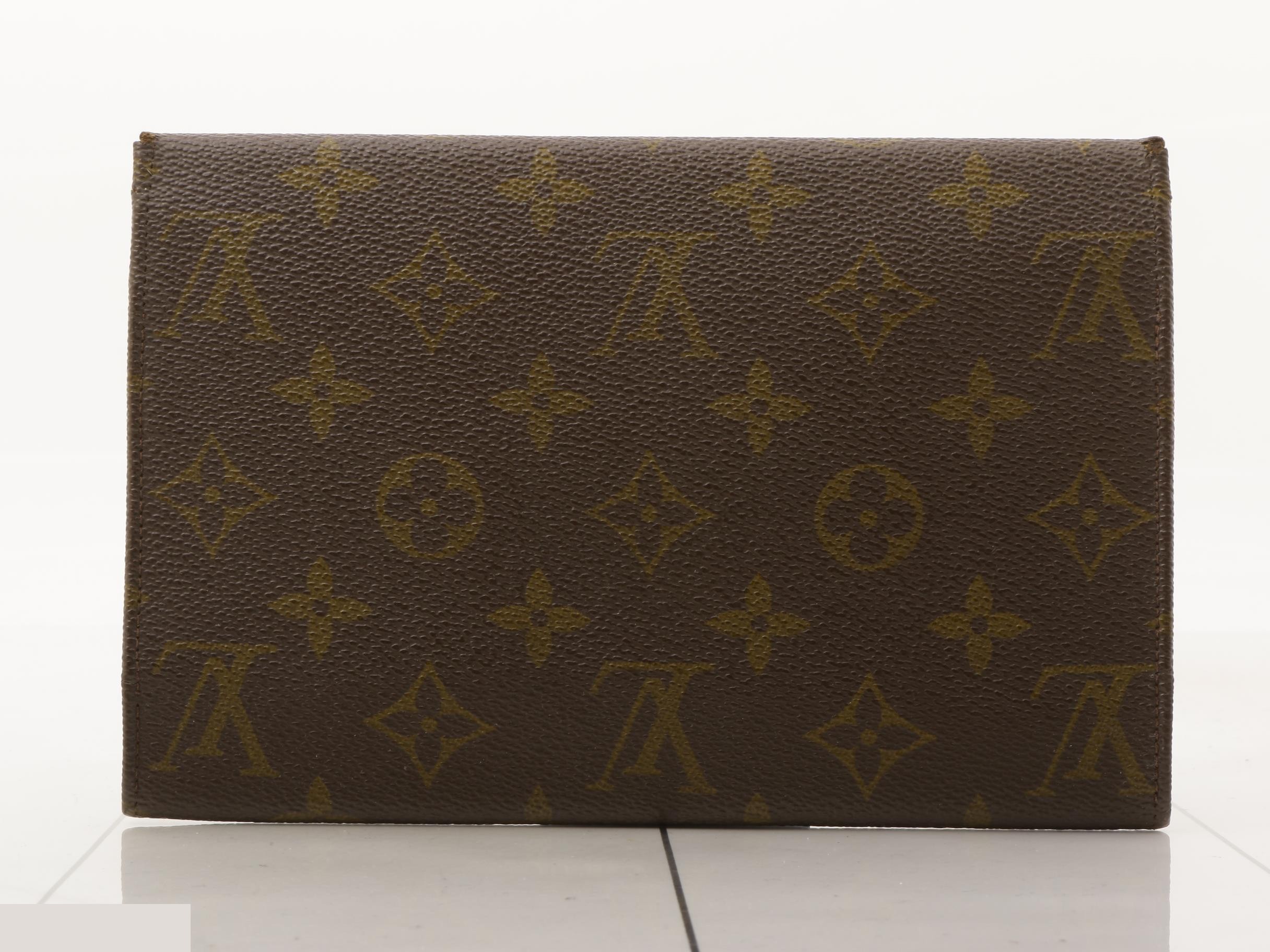 older model trifold wallet — view 2