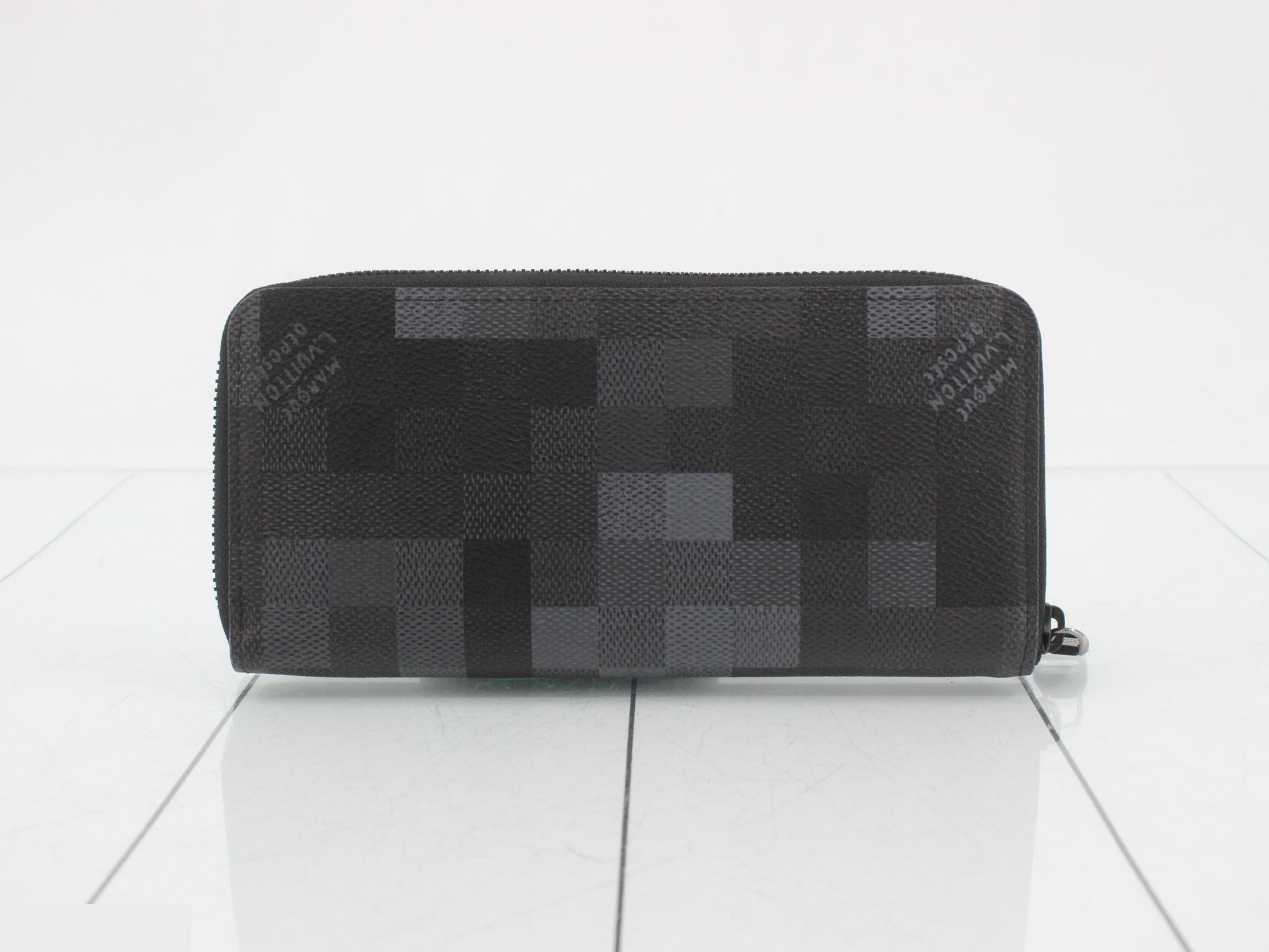 Zippy Wallet Horizontal - List Price ¥126,500 - Black — view 2