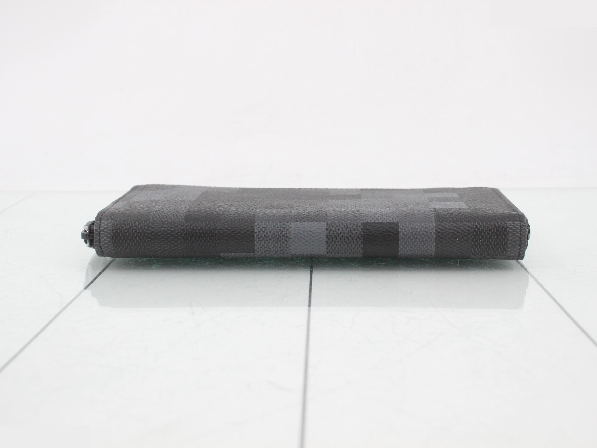 Zippy Wallet Horizontal - List Price ¥126,500 - Black — view 3