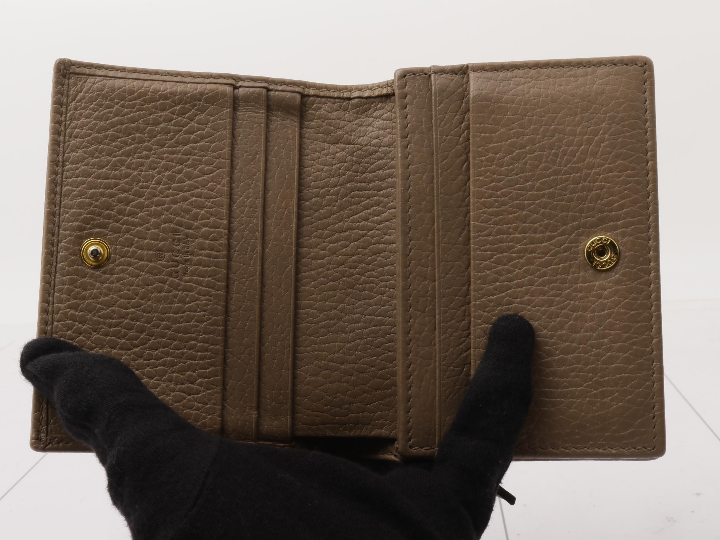 wallet — view 4