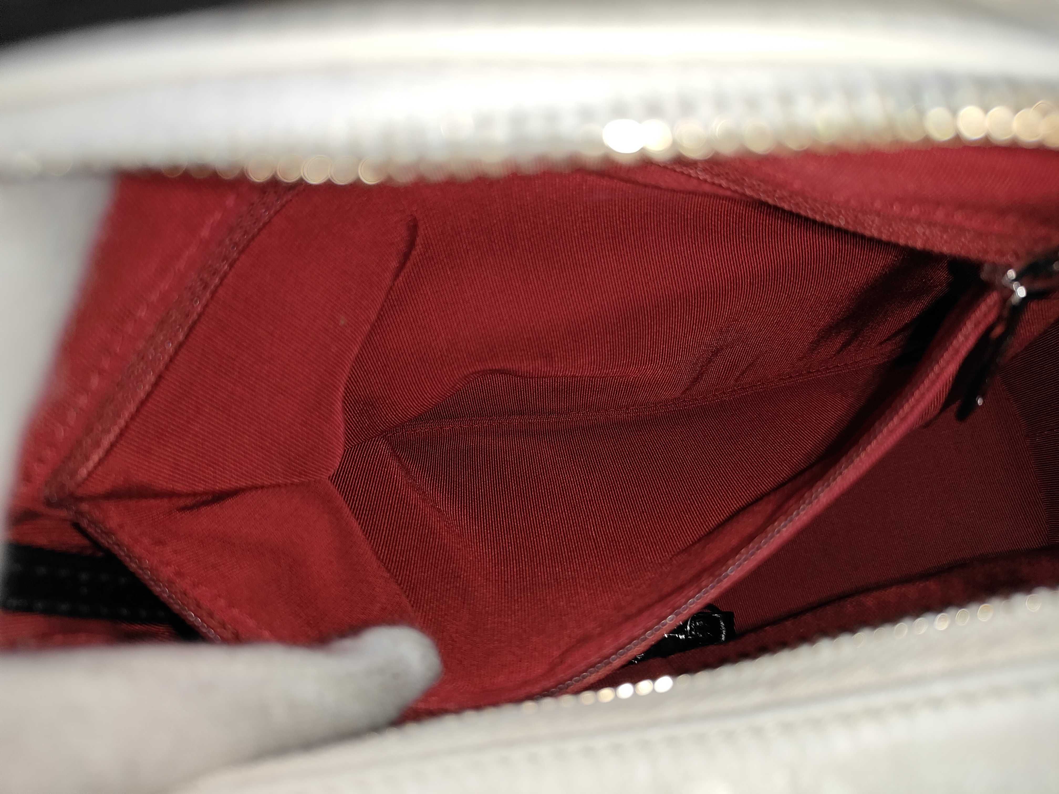 Gabriel de Chanel calfskin shoulder bag — view 12