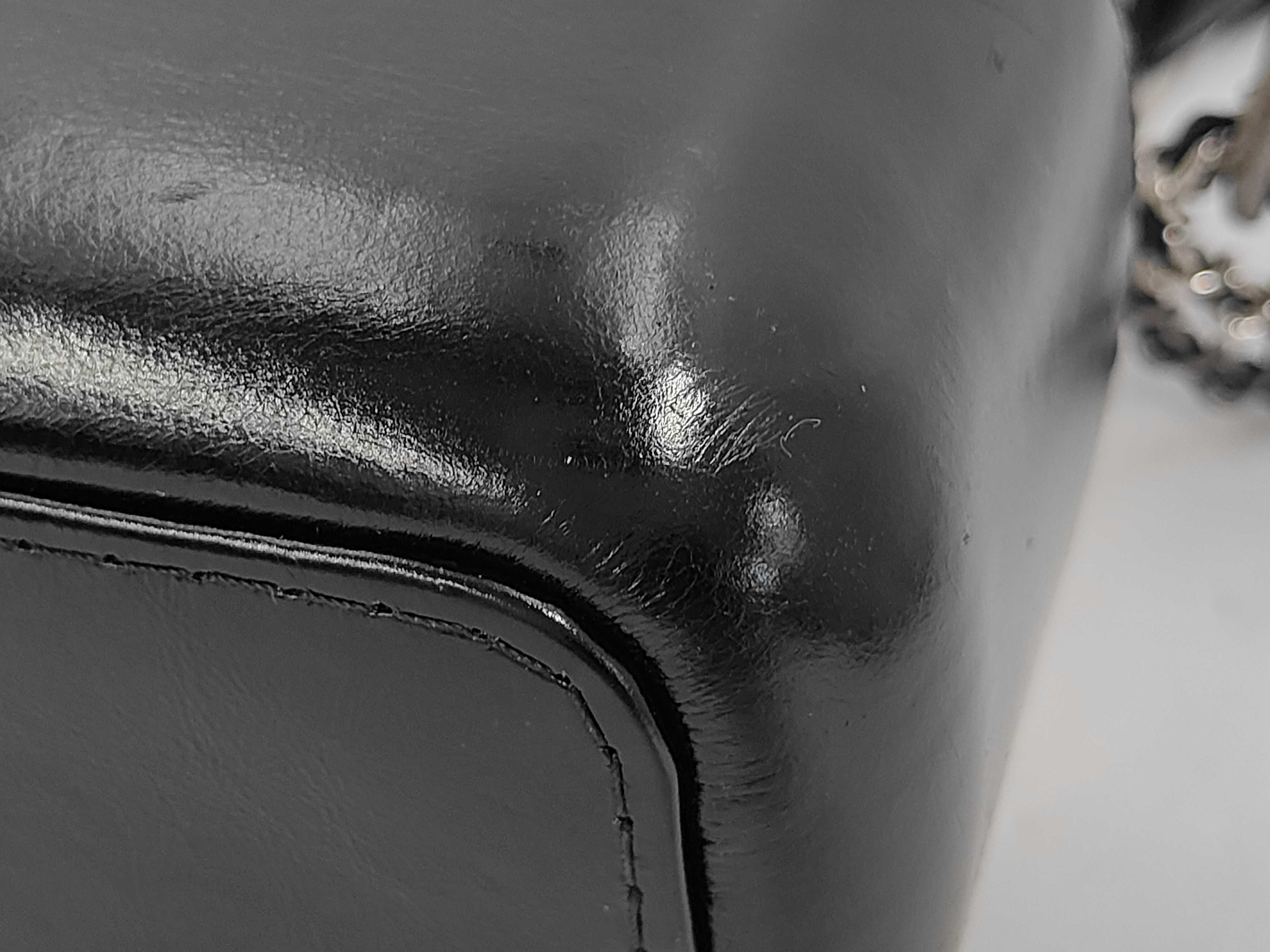 Gabriel de Chanel calfskin shoulder bag — view 3