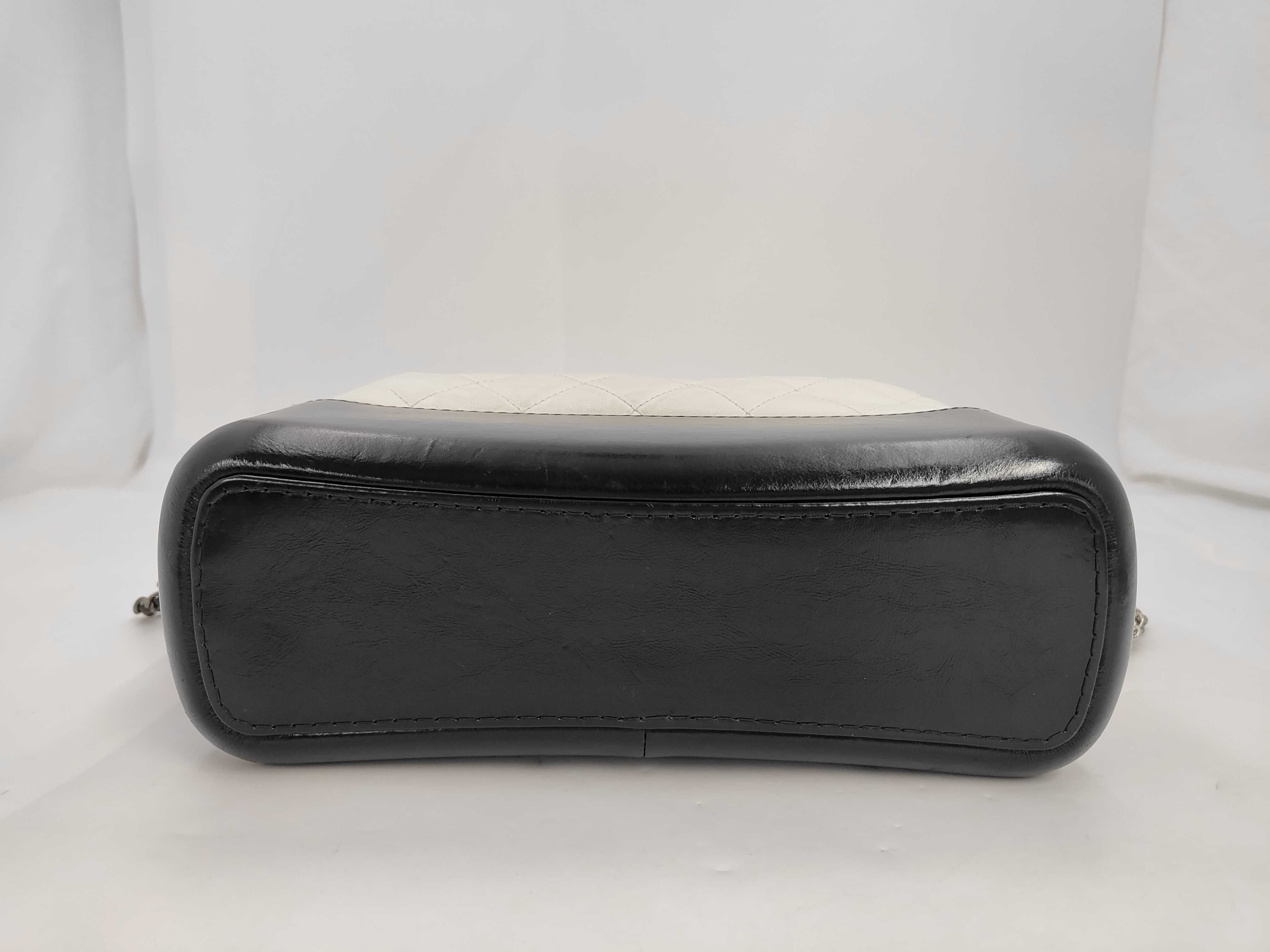 Gabriel de Chanel calfskin shoulder bag — view 4