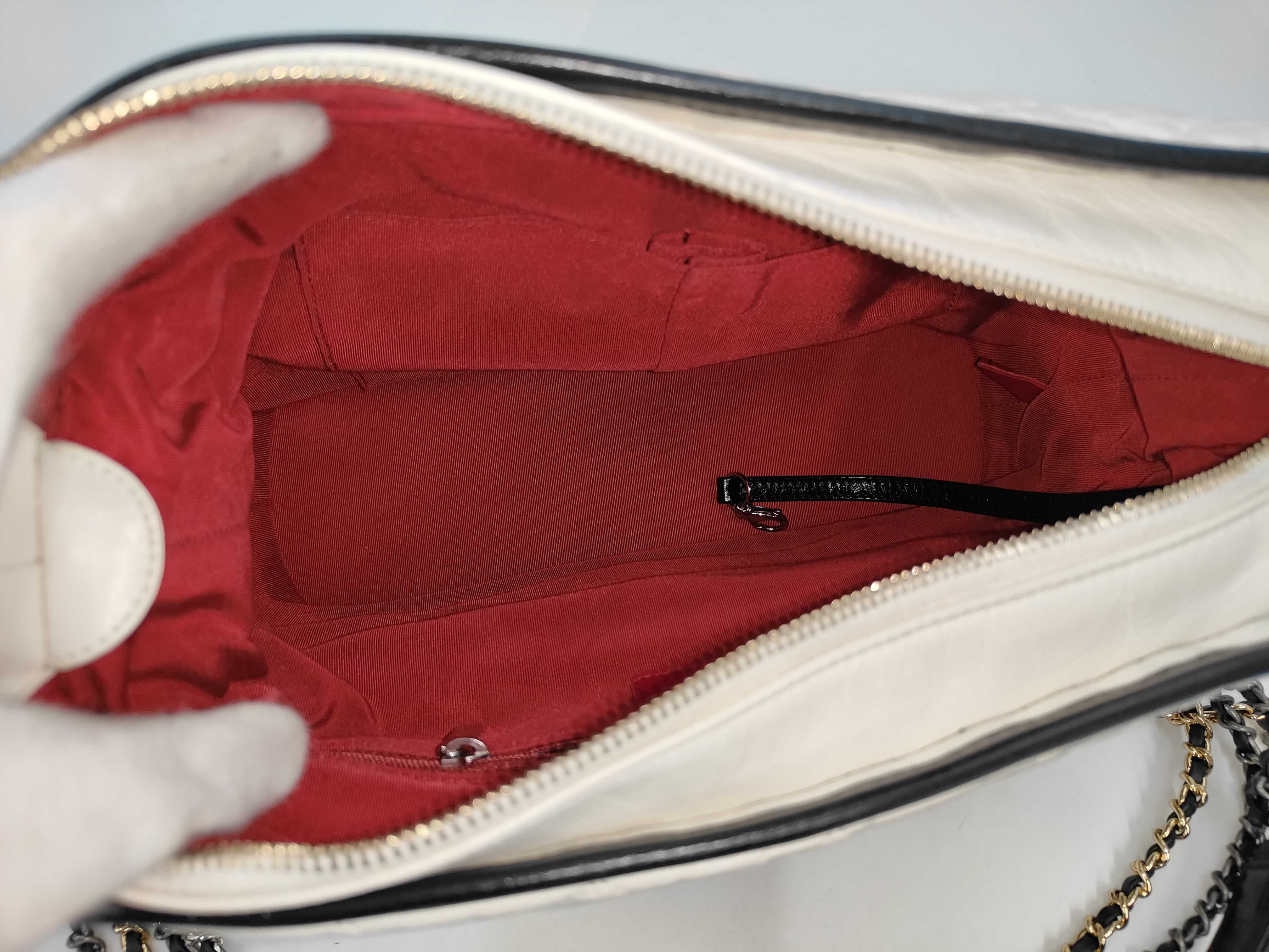 Gabriel de Chanel calfskin shoulder bag — view 9