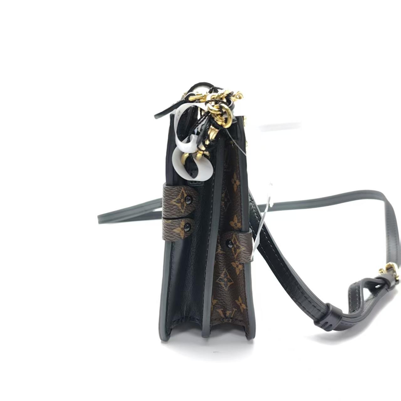 【*Shipped from: China*】LOUIS VUITTON PU Shoulder Bag — view 4