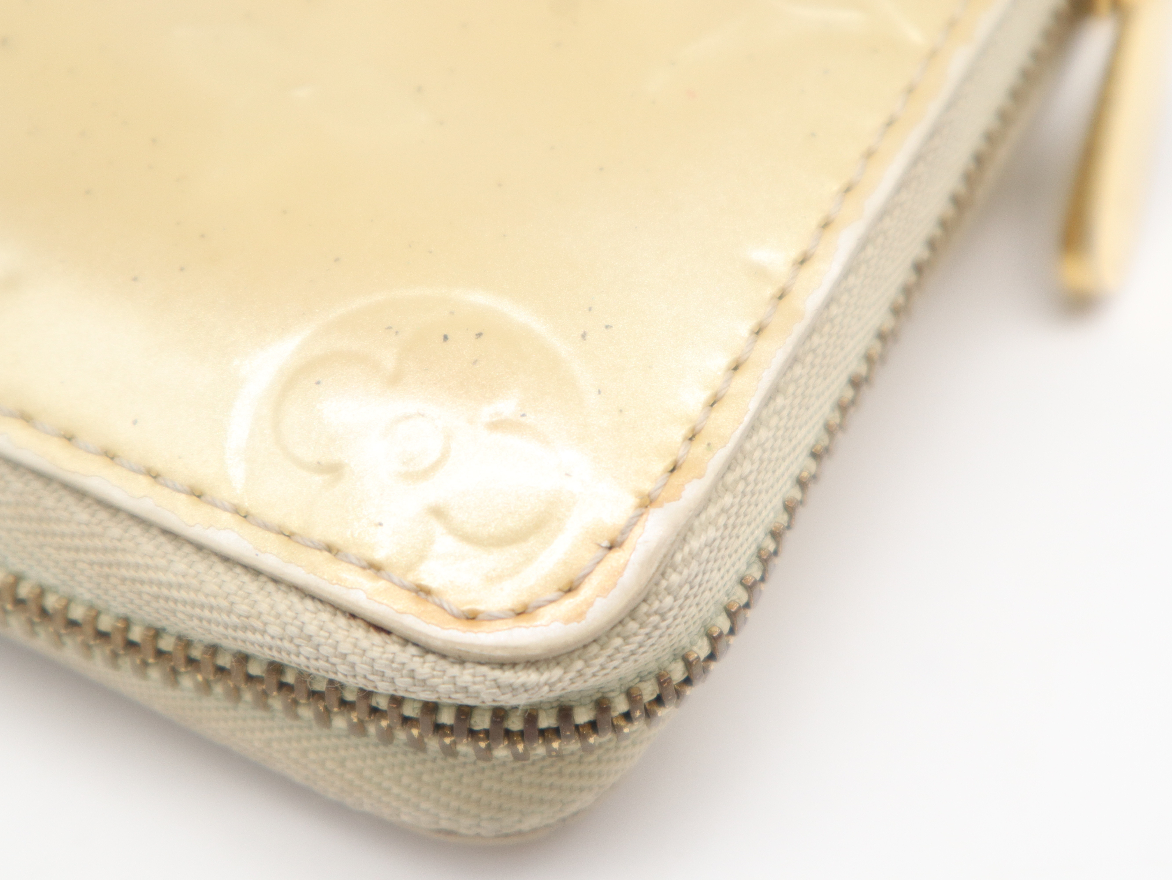 M90203 Vernis Zippy Coin Purse Dune Coin Case — view 9