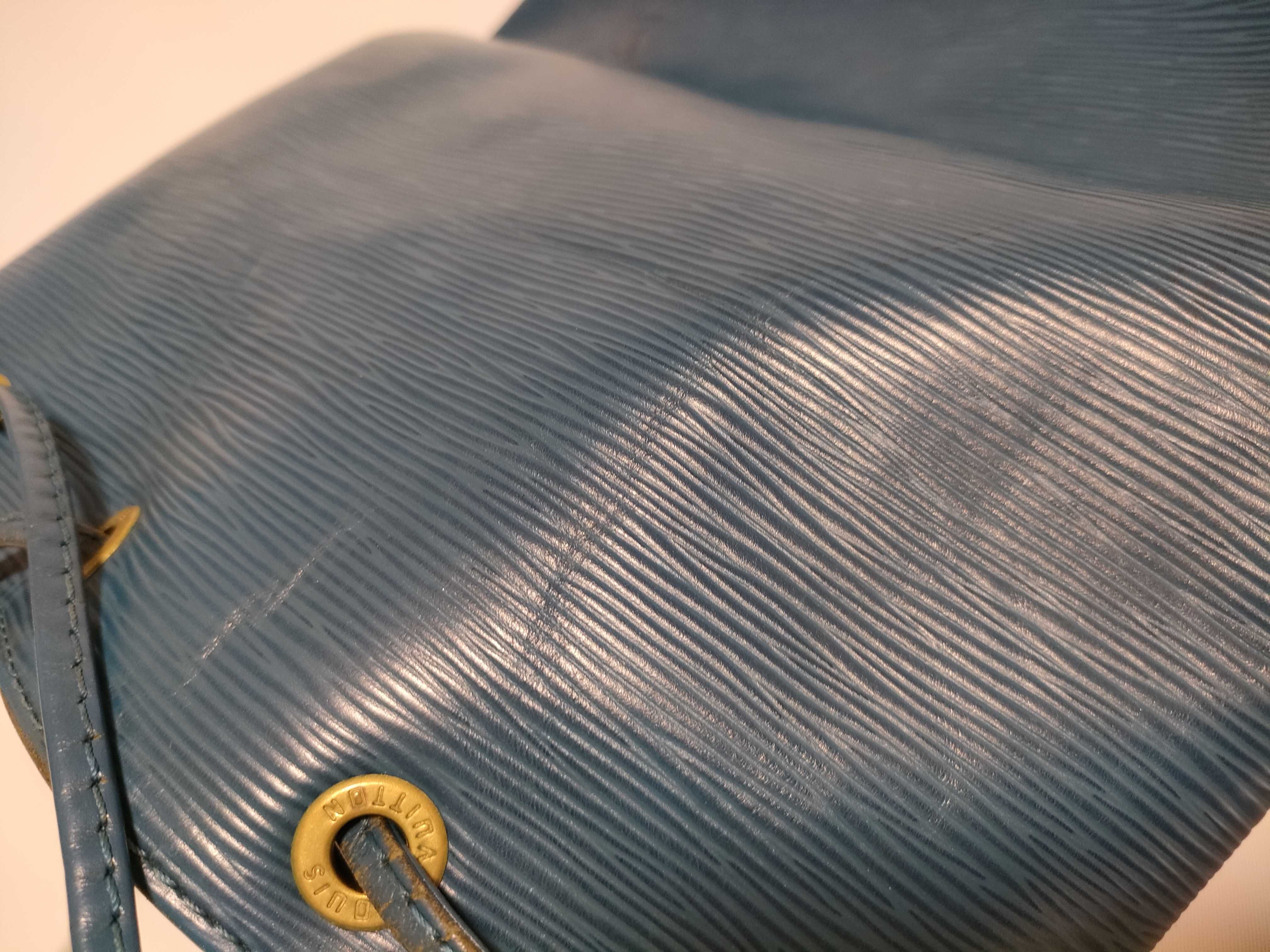 Epi Noe Blue Shoulder Bag — view 11